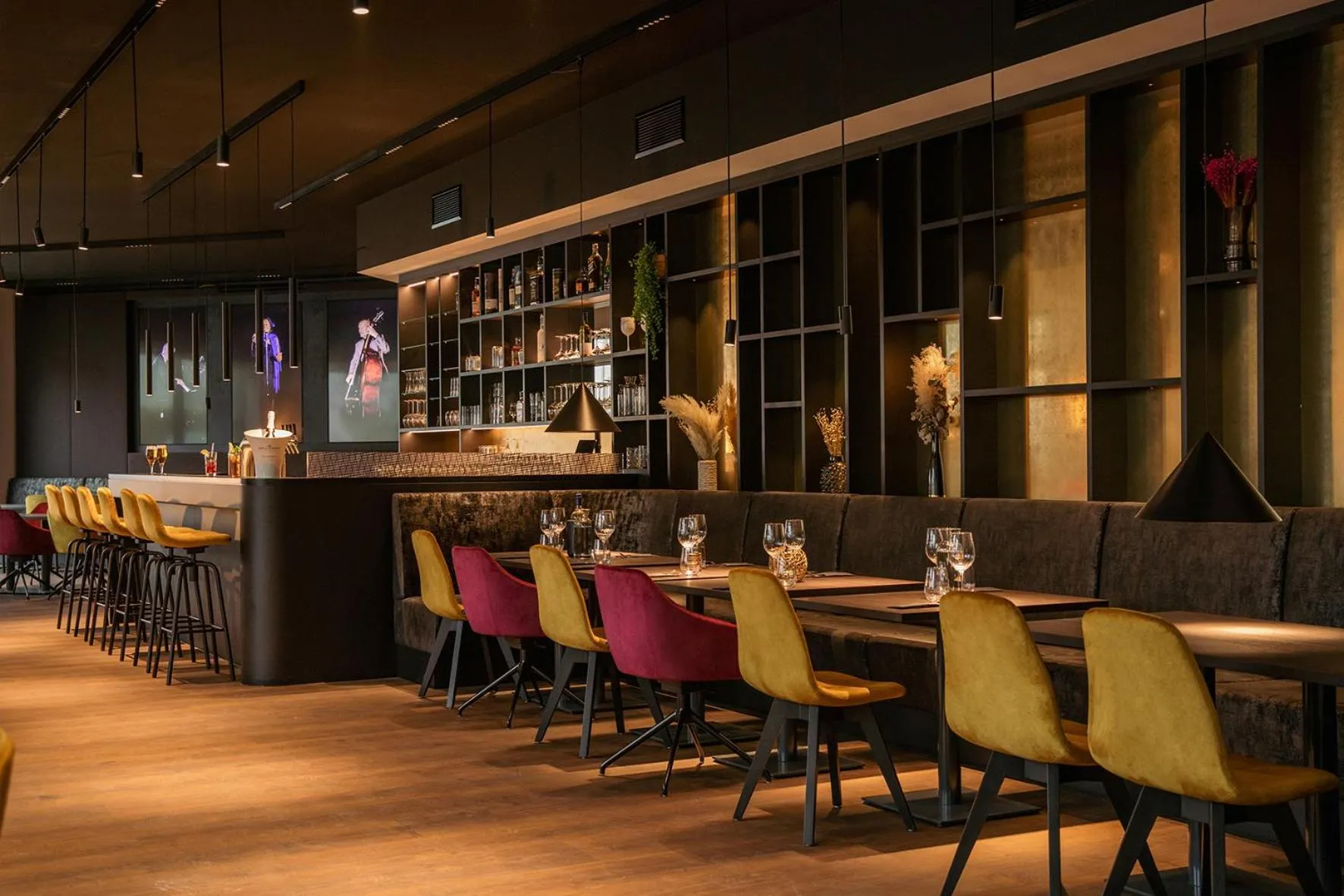 Restaurant/places to eat in Sombea