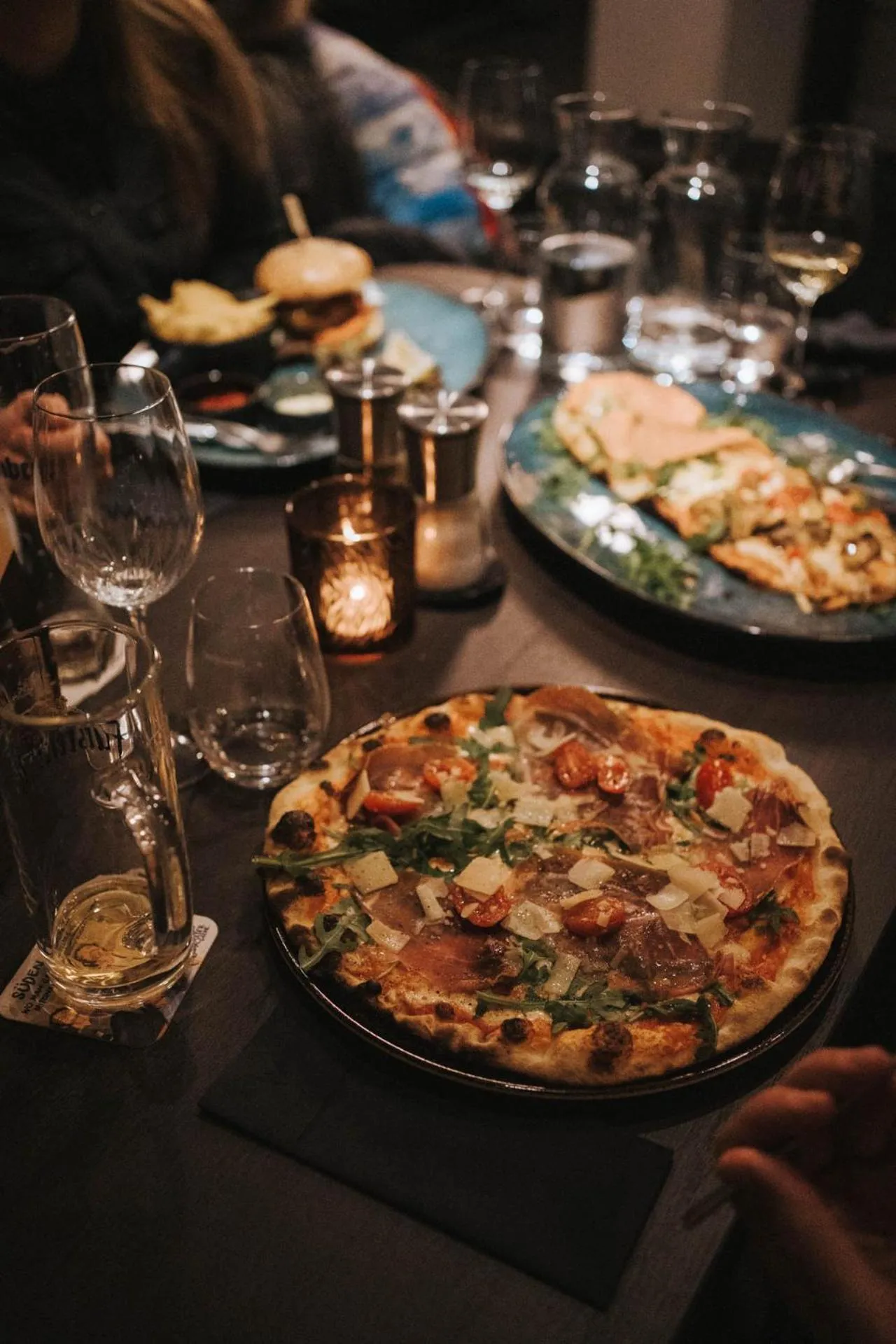 Restaurant/places to eat in Sombea