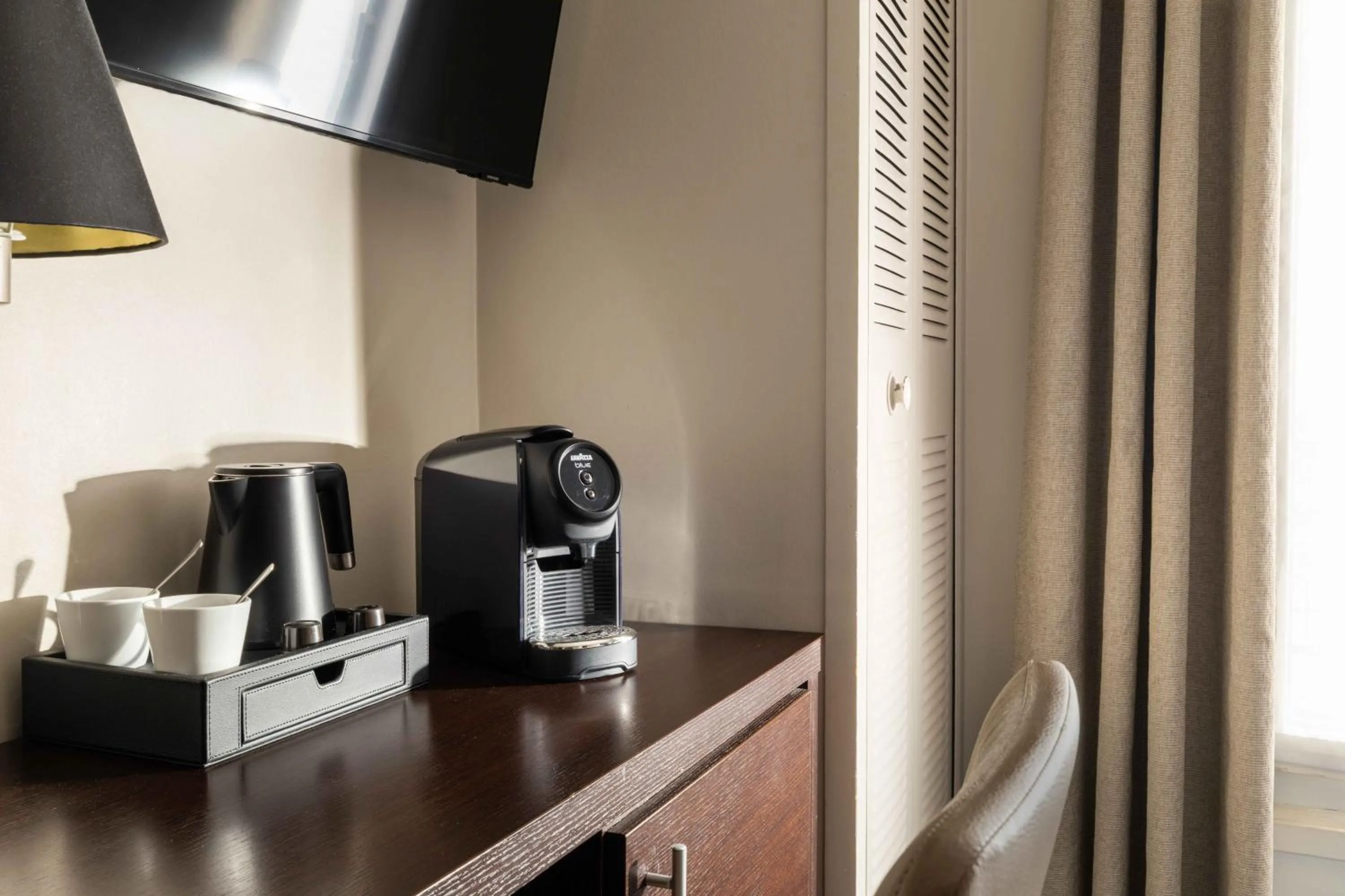 Coffee/tea facilities in Hôtel Sophie Germain