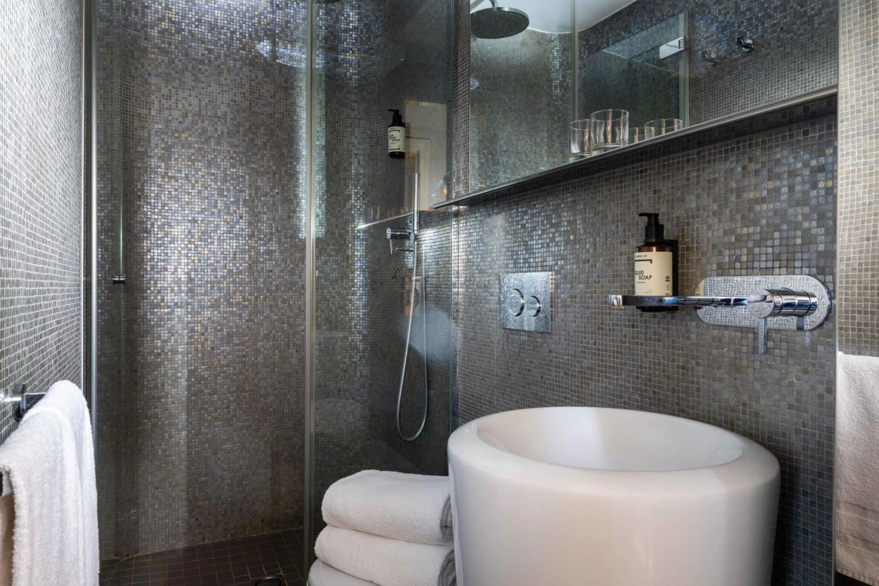 Bathroom in Hôtel Sophie Germain