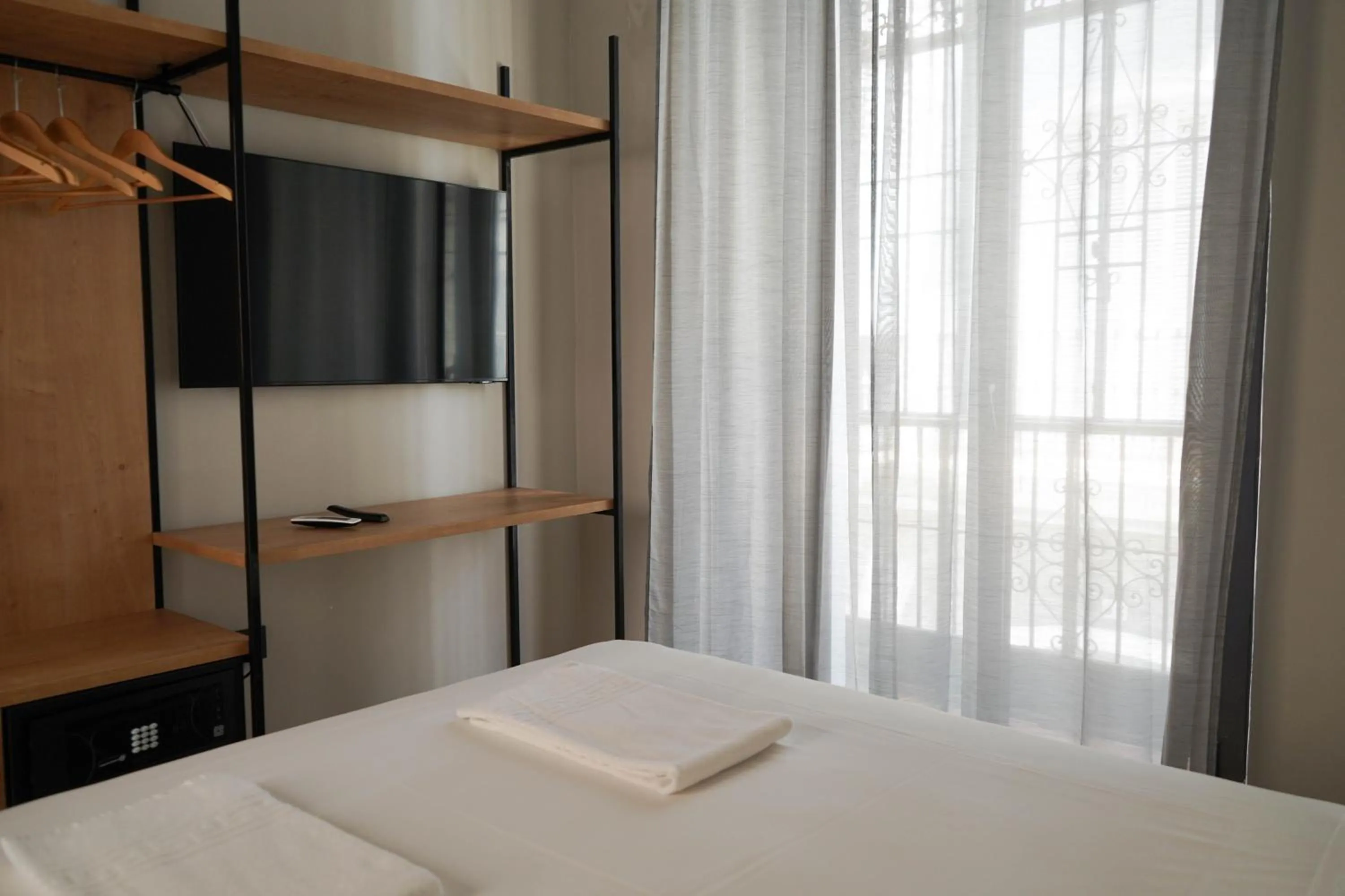 Balcony/Terrace, Bed in Sweet Sevilla Hostel