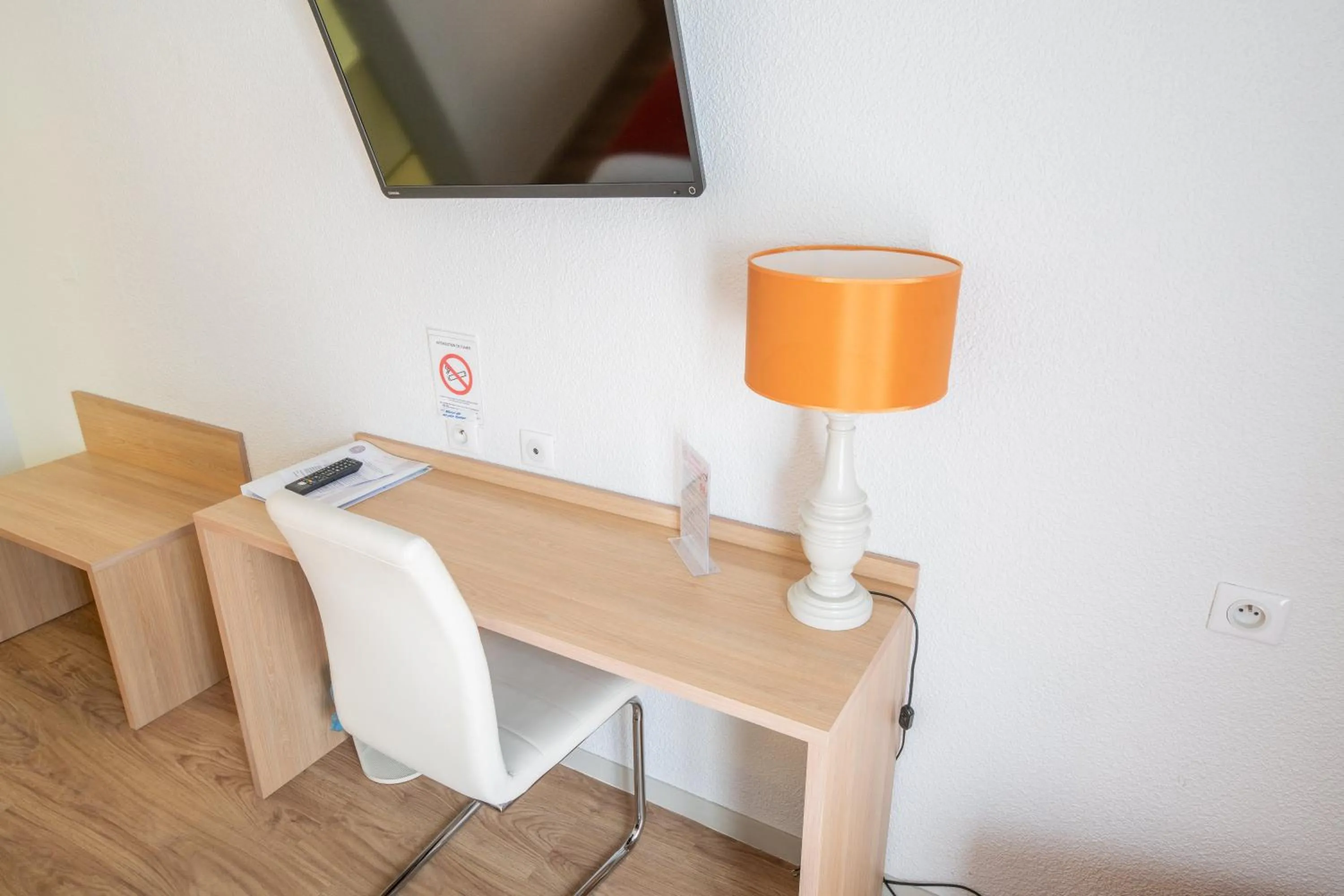 TV and multimedia in Hôtel Saint Laurent