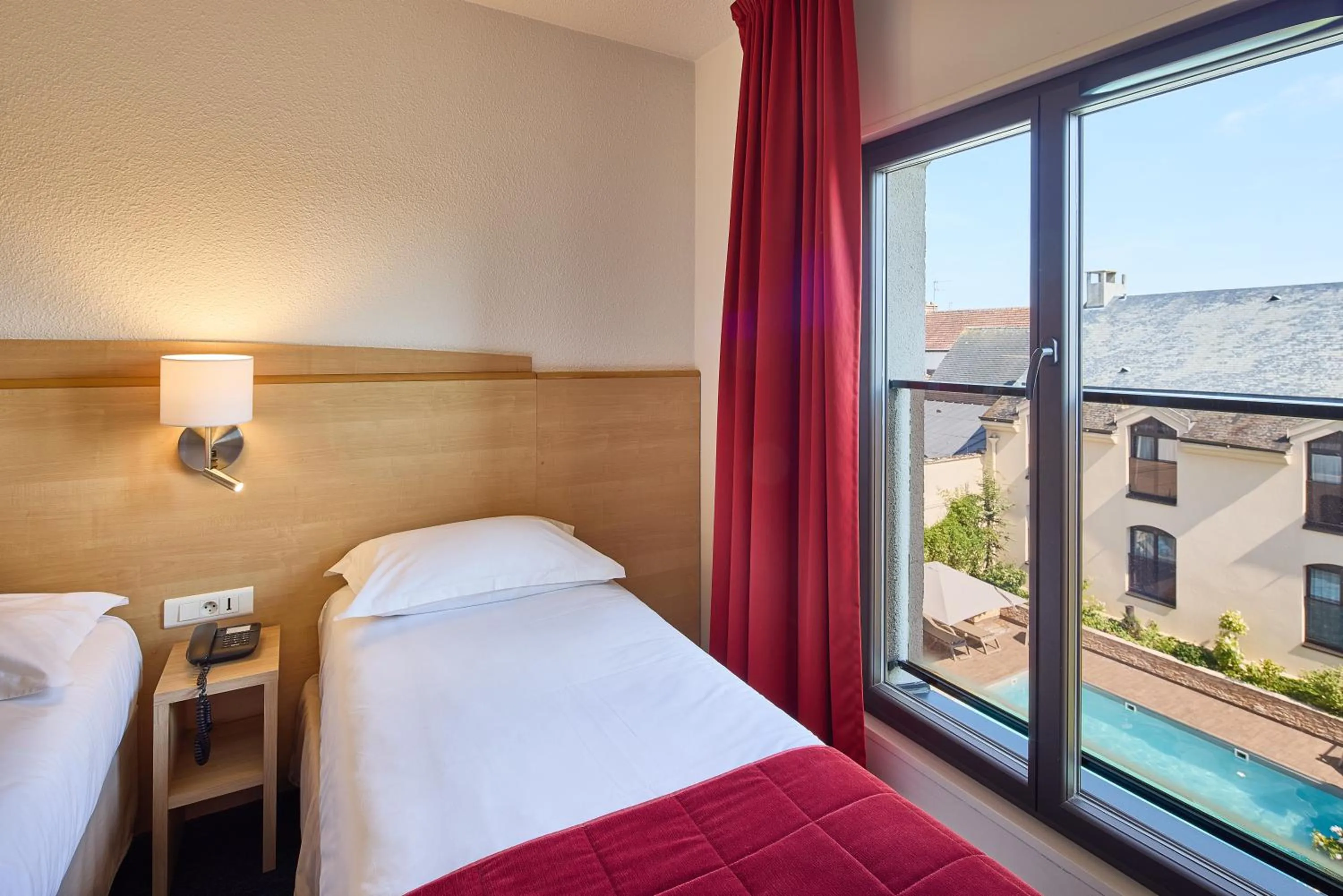 Bedroom, Bed in Hôtel Saint Laurent