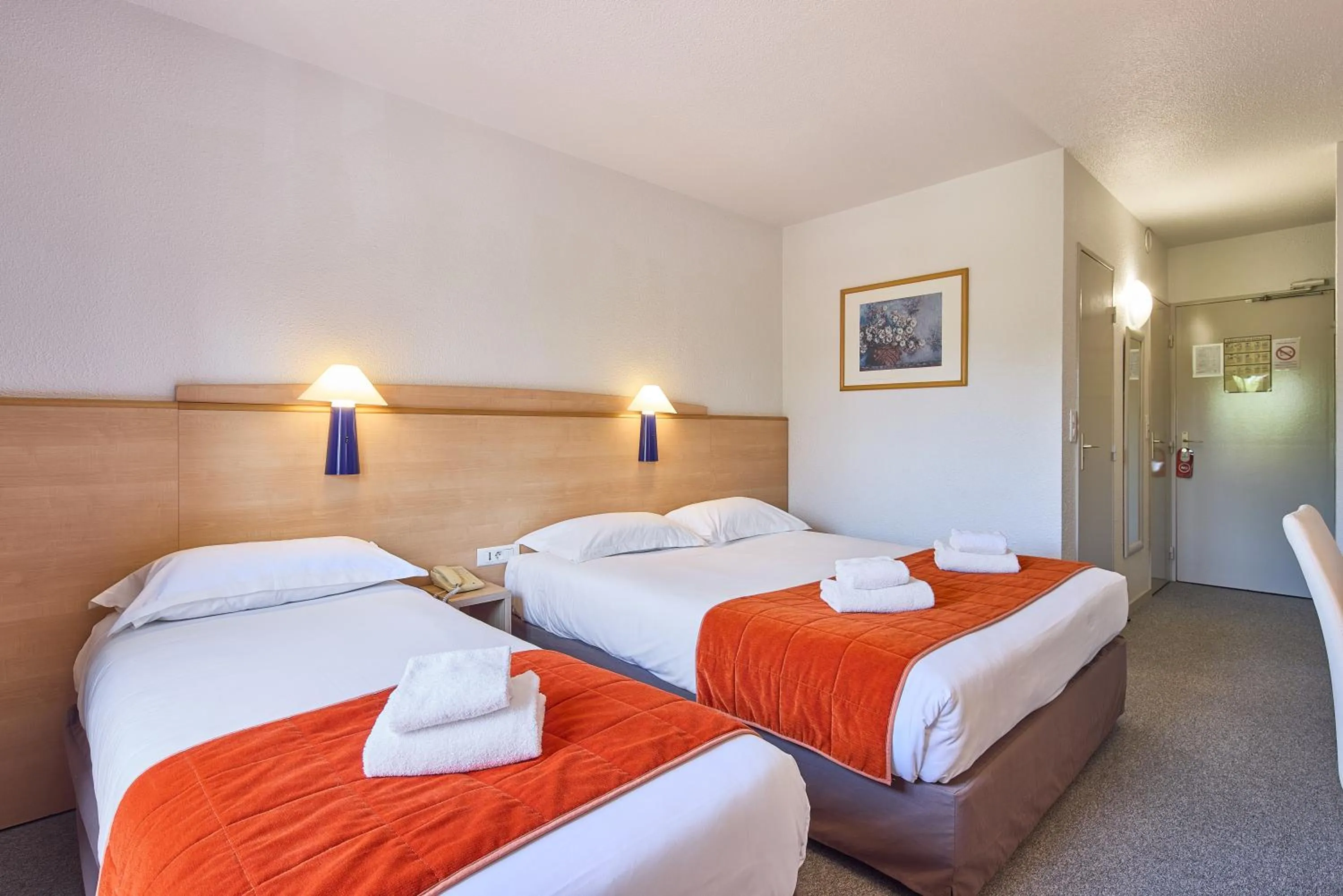 Bedroom, Bed in Hôtel Saint Laurent