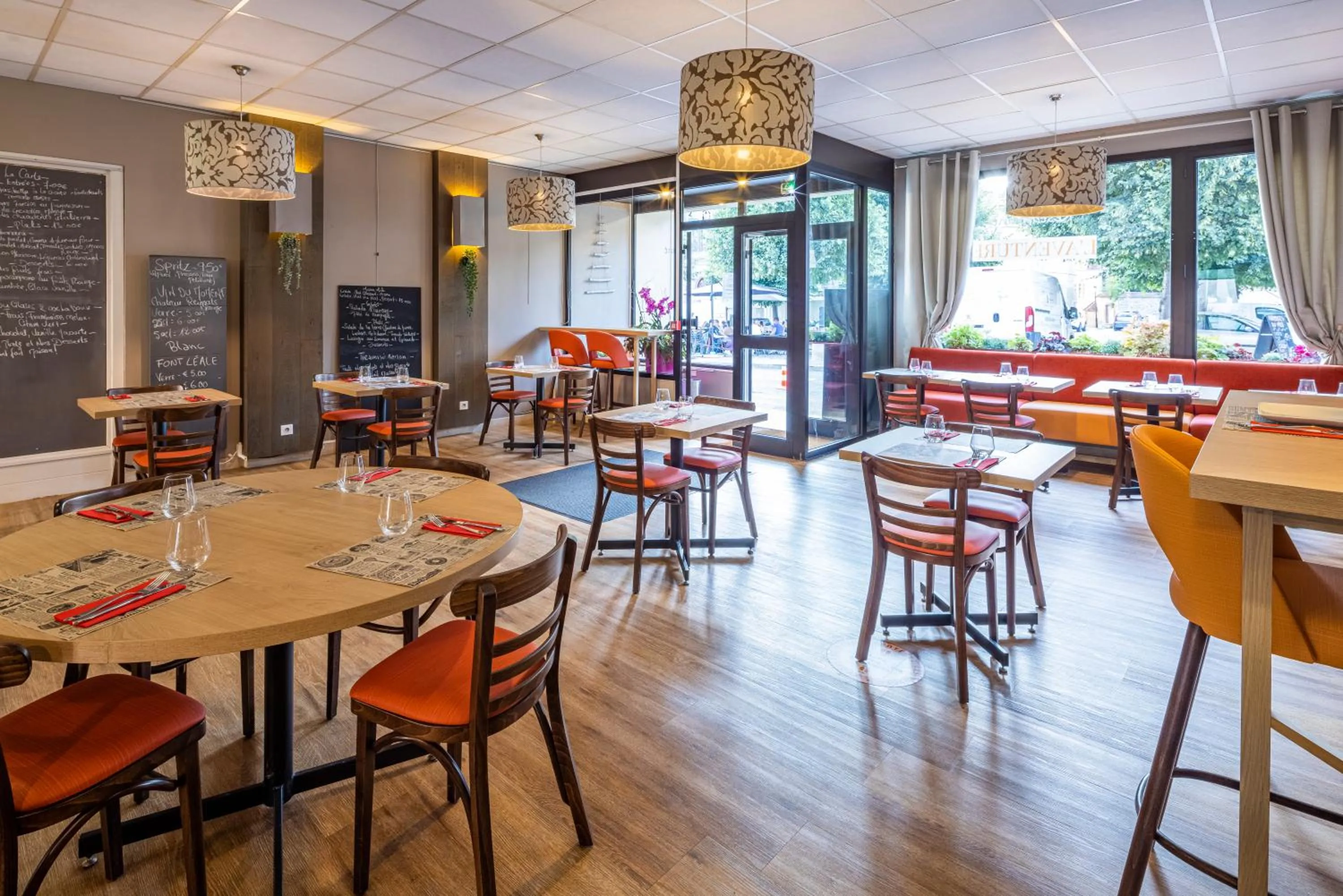 Restaurant/places to eat in Hôtel Saint Laurent