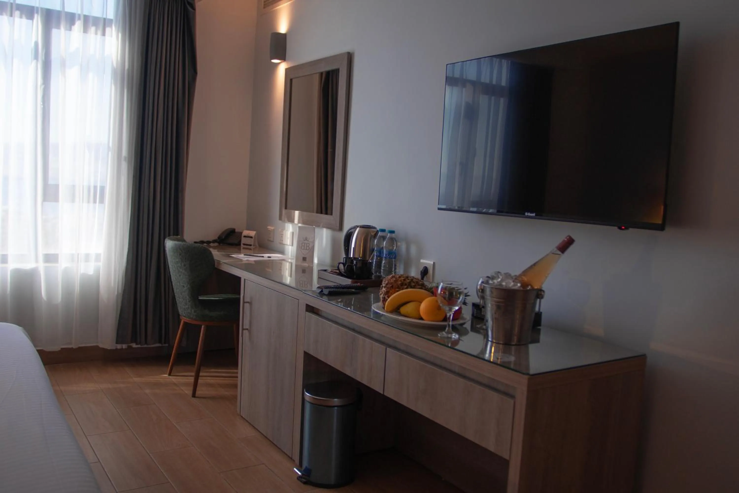 TV and multimedia in Baity Boutique Hotel