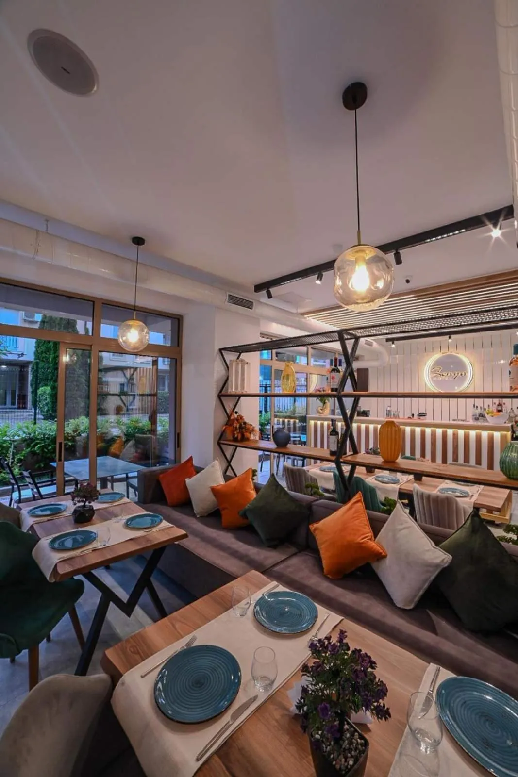 Restaurant/places to eat in Hotel Zonya