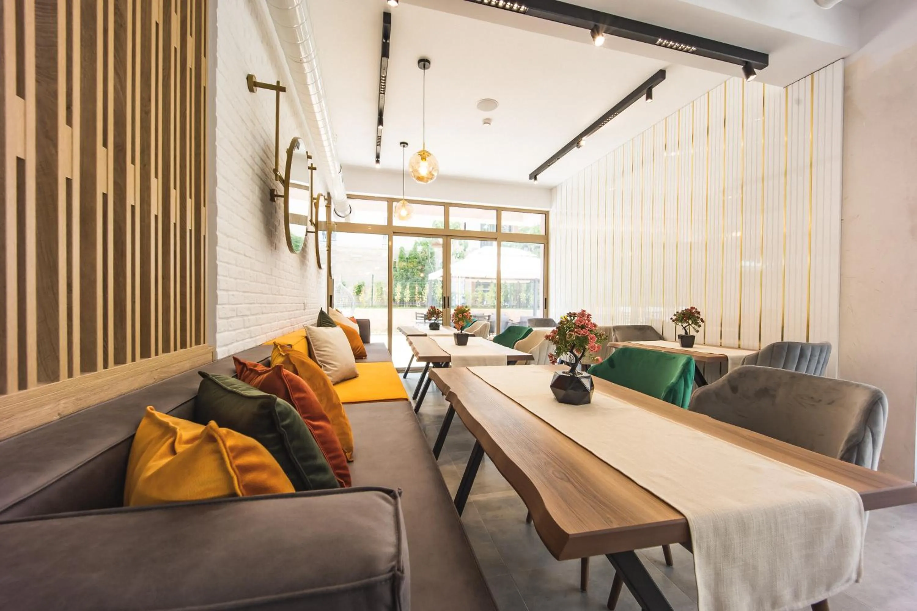 Restaurant/places to eat in Hotel Zonya