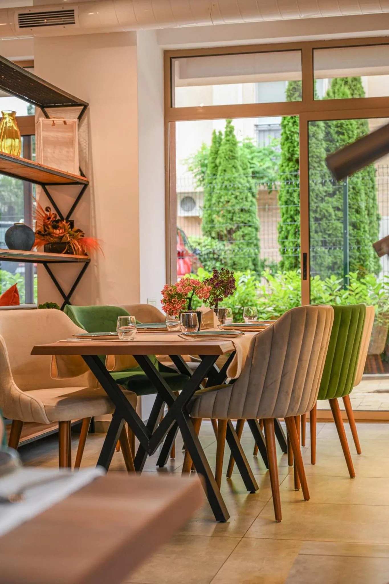 Restaurant/places to eat in Hotel Zonya