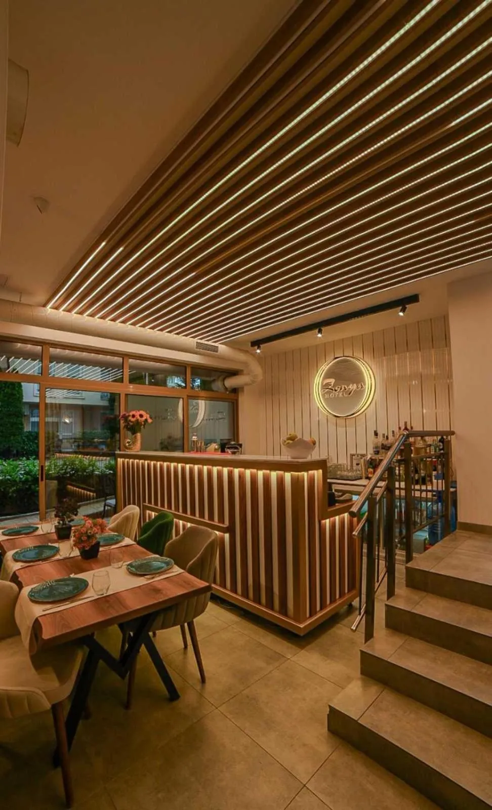 Restaurant/places to eat in Hotel Zonya