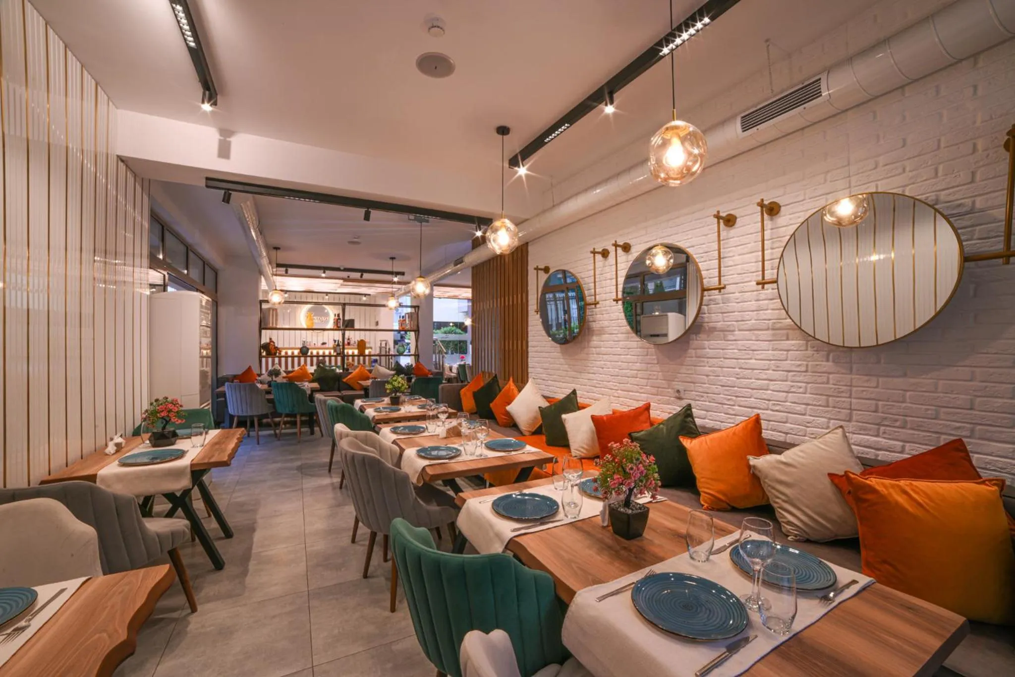 Restaurant/places to eat in Hotel Zonya