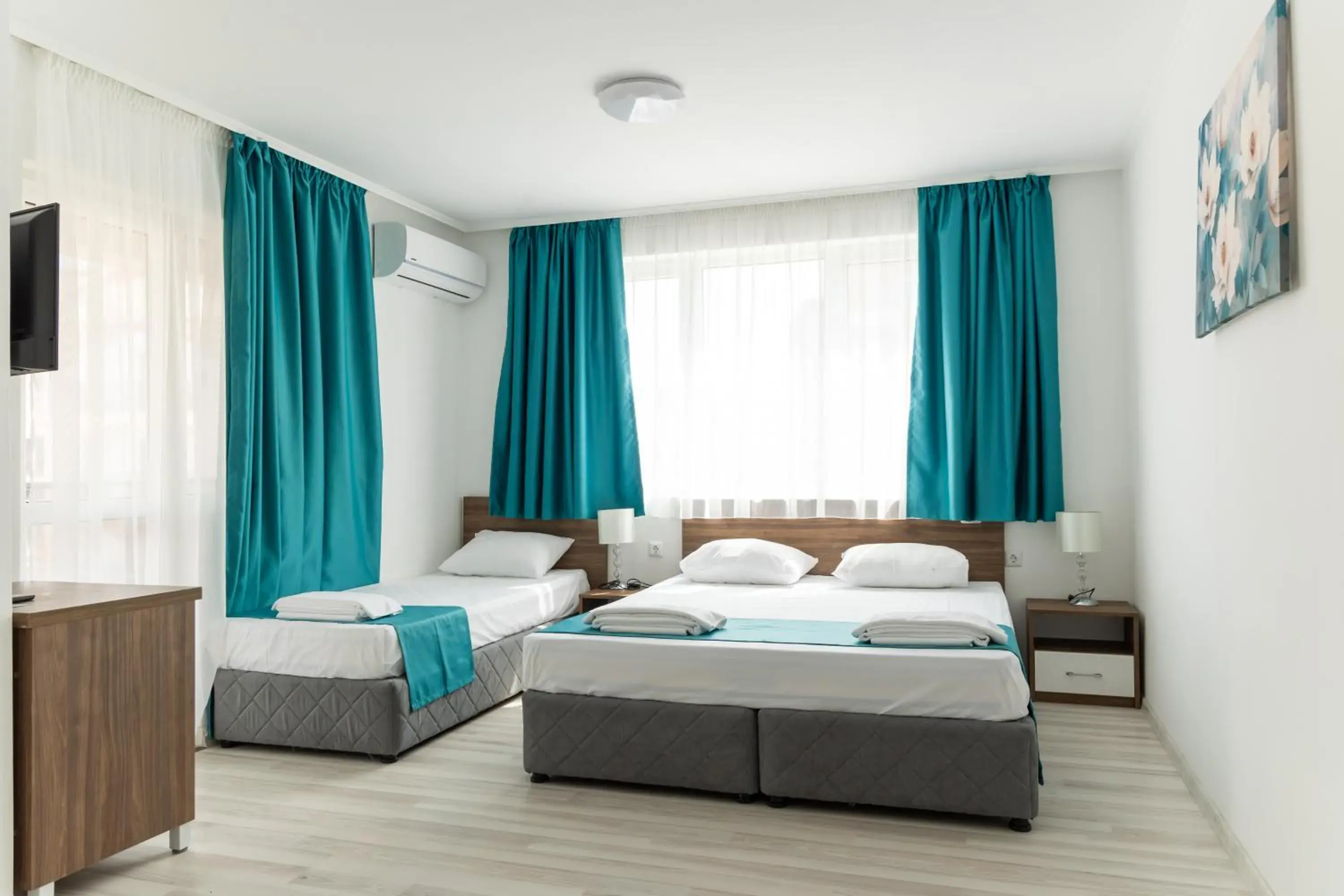 Triple Room with Balcony in Hotel Zonya Triple Room with Balcony in Hotel Zonya