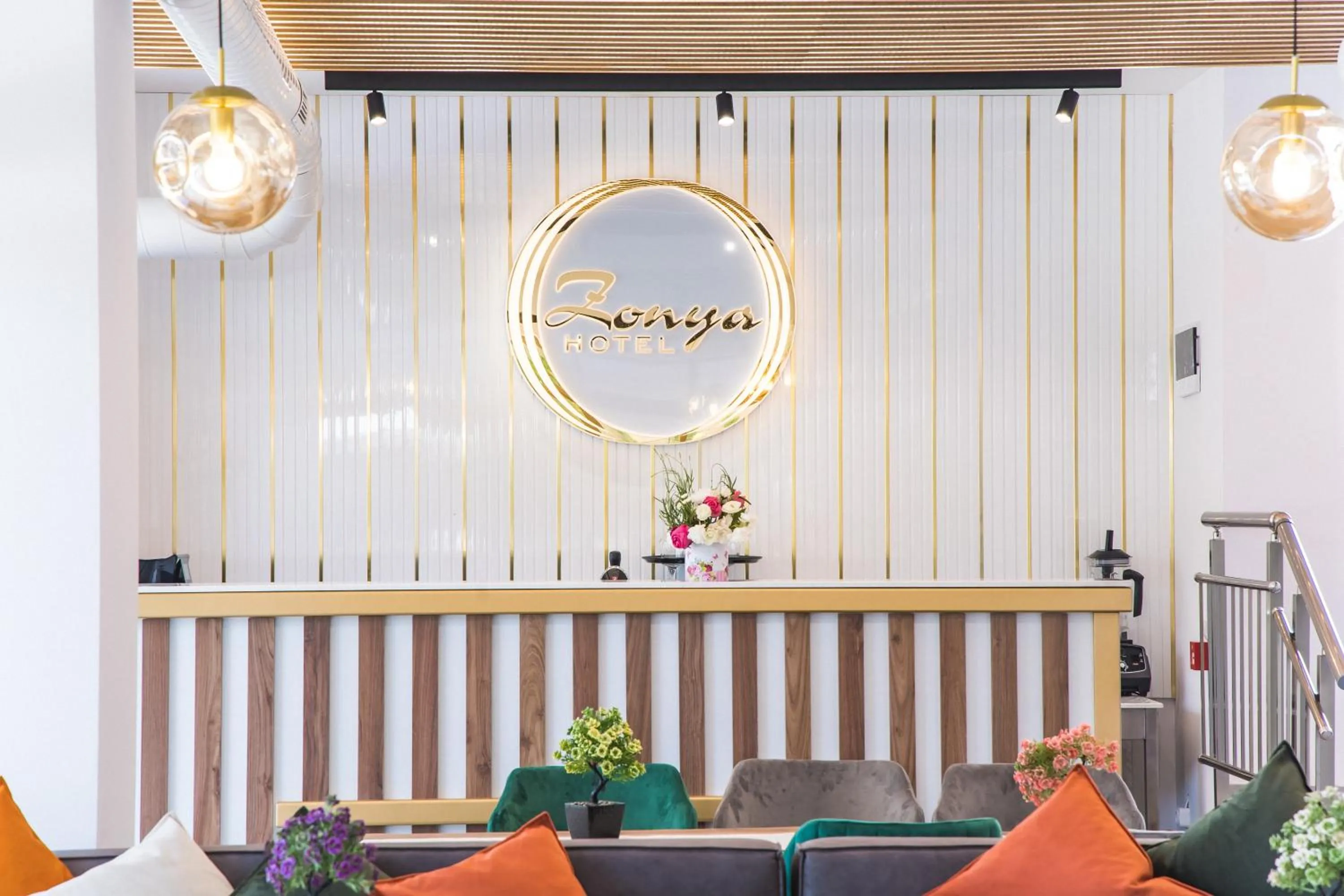 Restaurant/places to eat in Hotel Zonya