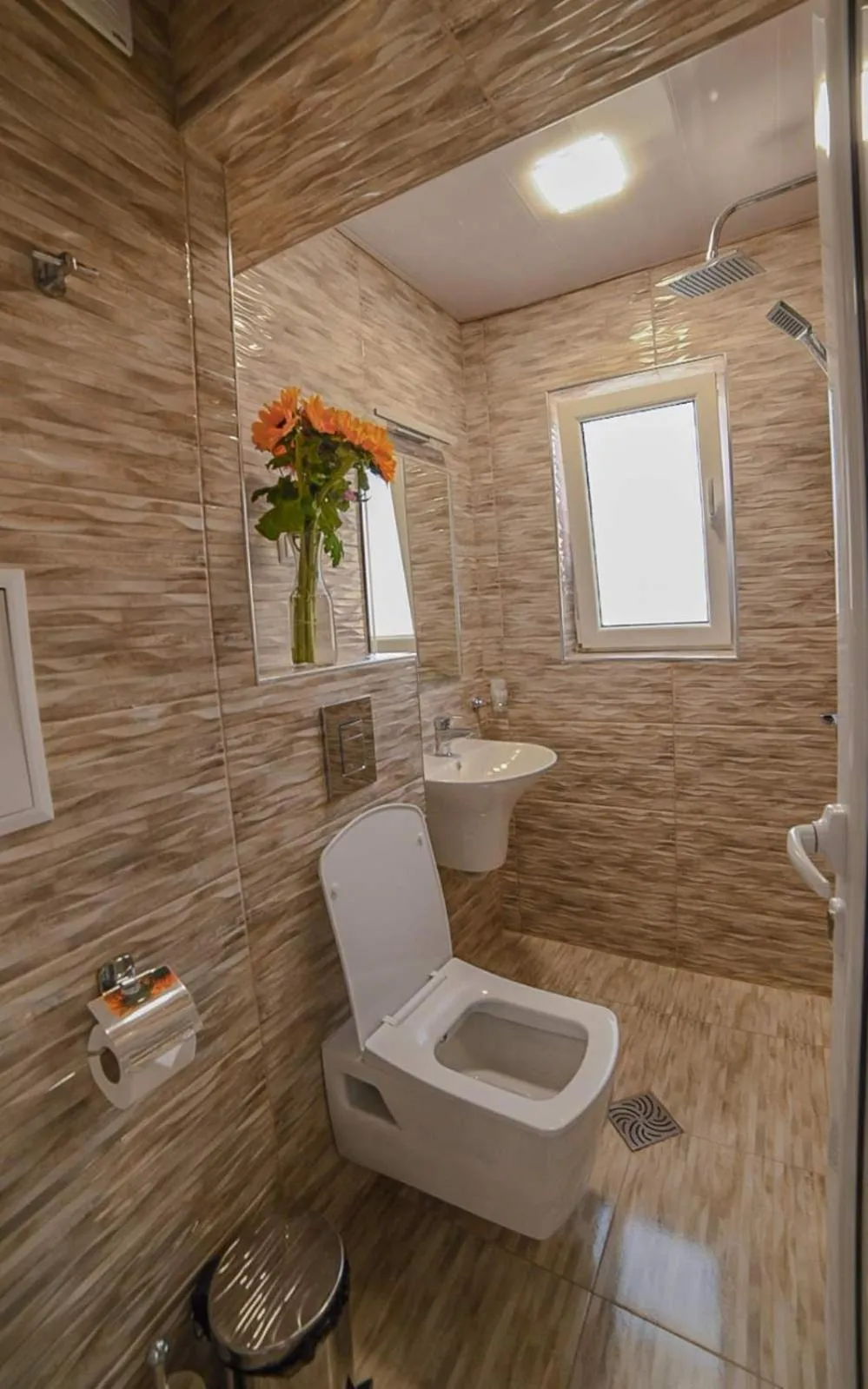 Restaurant/places to eat in Hotel Zonya