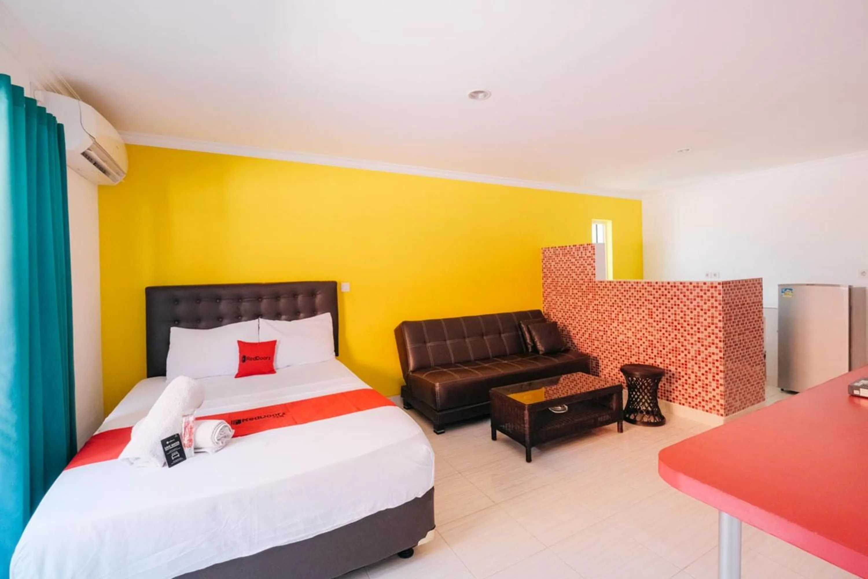 Photo of the whole room in RedDoorz at Kawaii Apartment Jimbaran