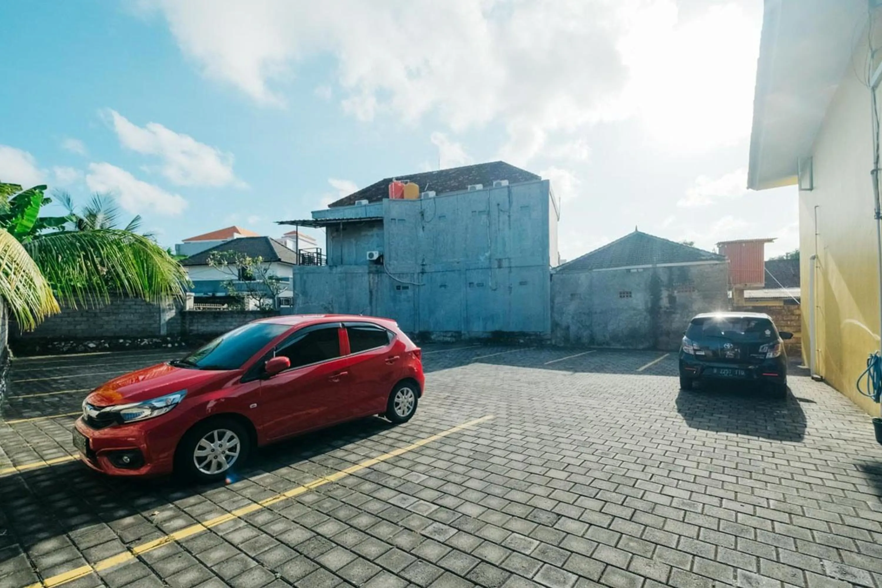 Parking in RedDoorz at Kawaii Apartment Jimbaran