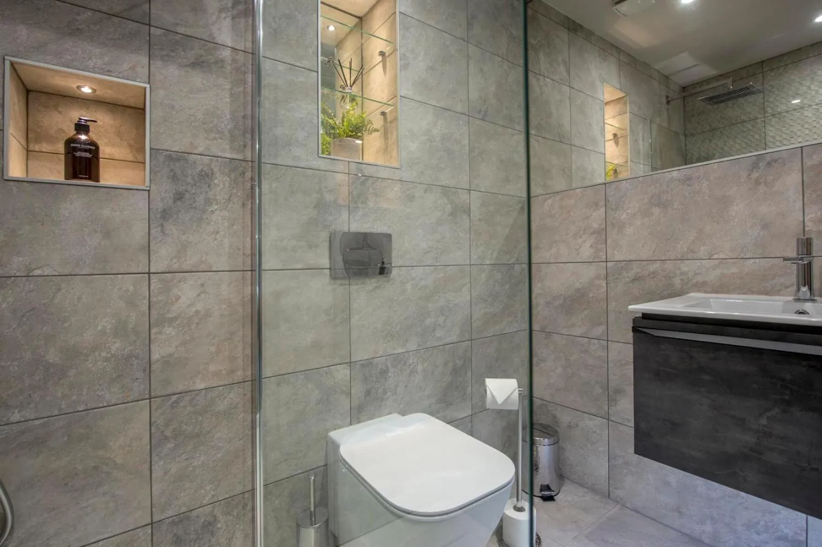 Bathroom in The Quadrant - The Palm Suite