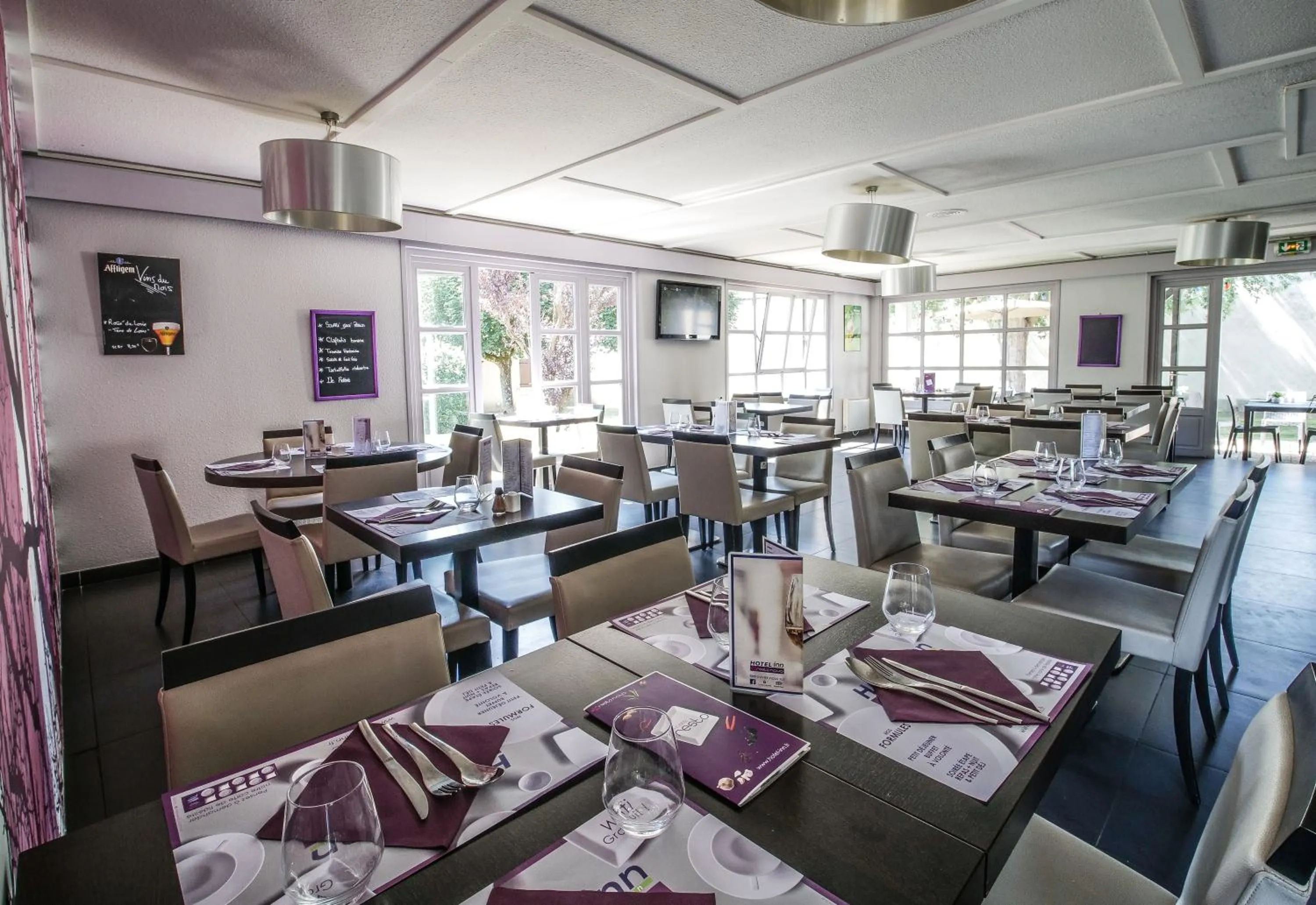 Restaurant/places to eat in Hôtel Inn Design Resto Novo Sablé