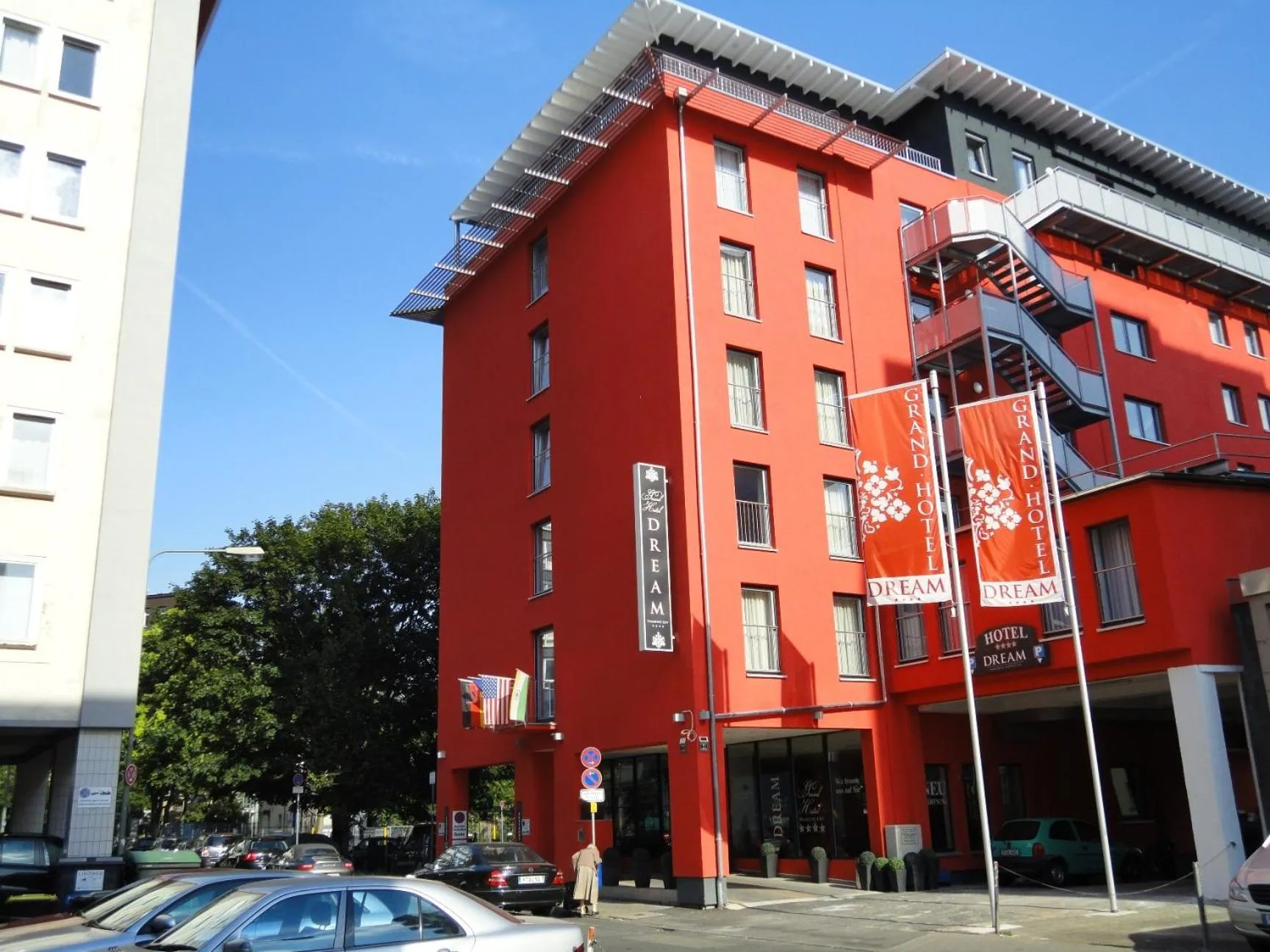 Facade/entrance in Grand Hotel Dream Main City Center