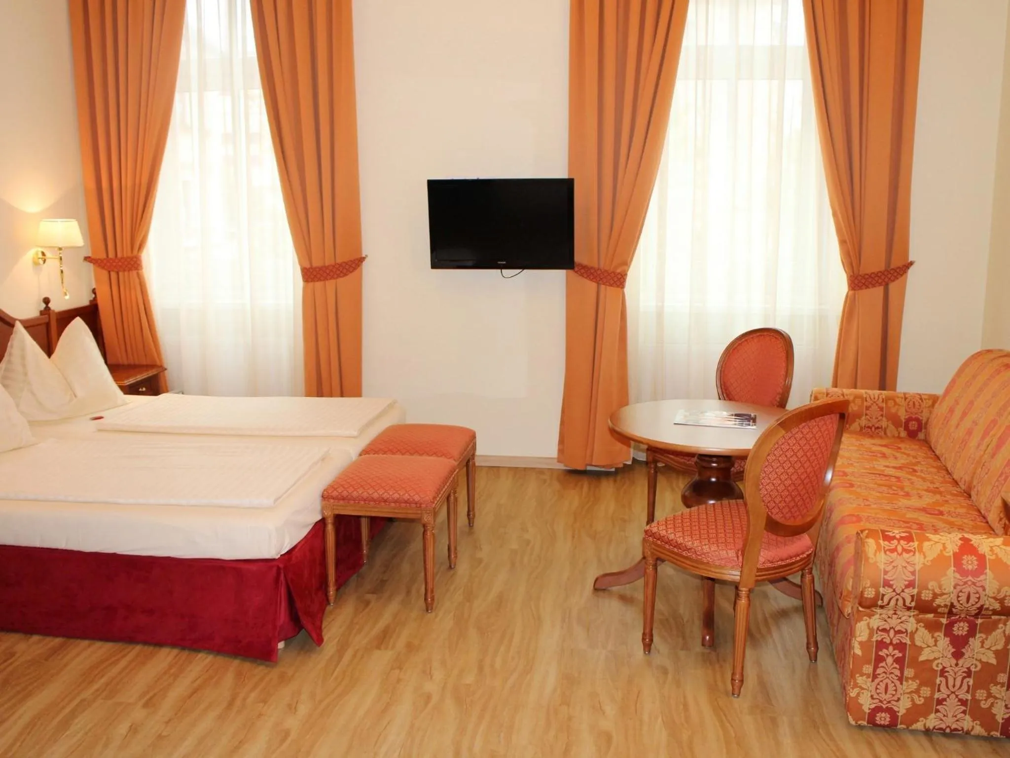 Bedroom, Bed in Altstadt Hotel Mosser