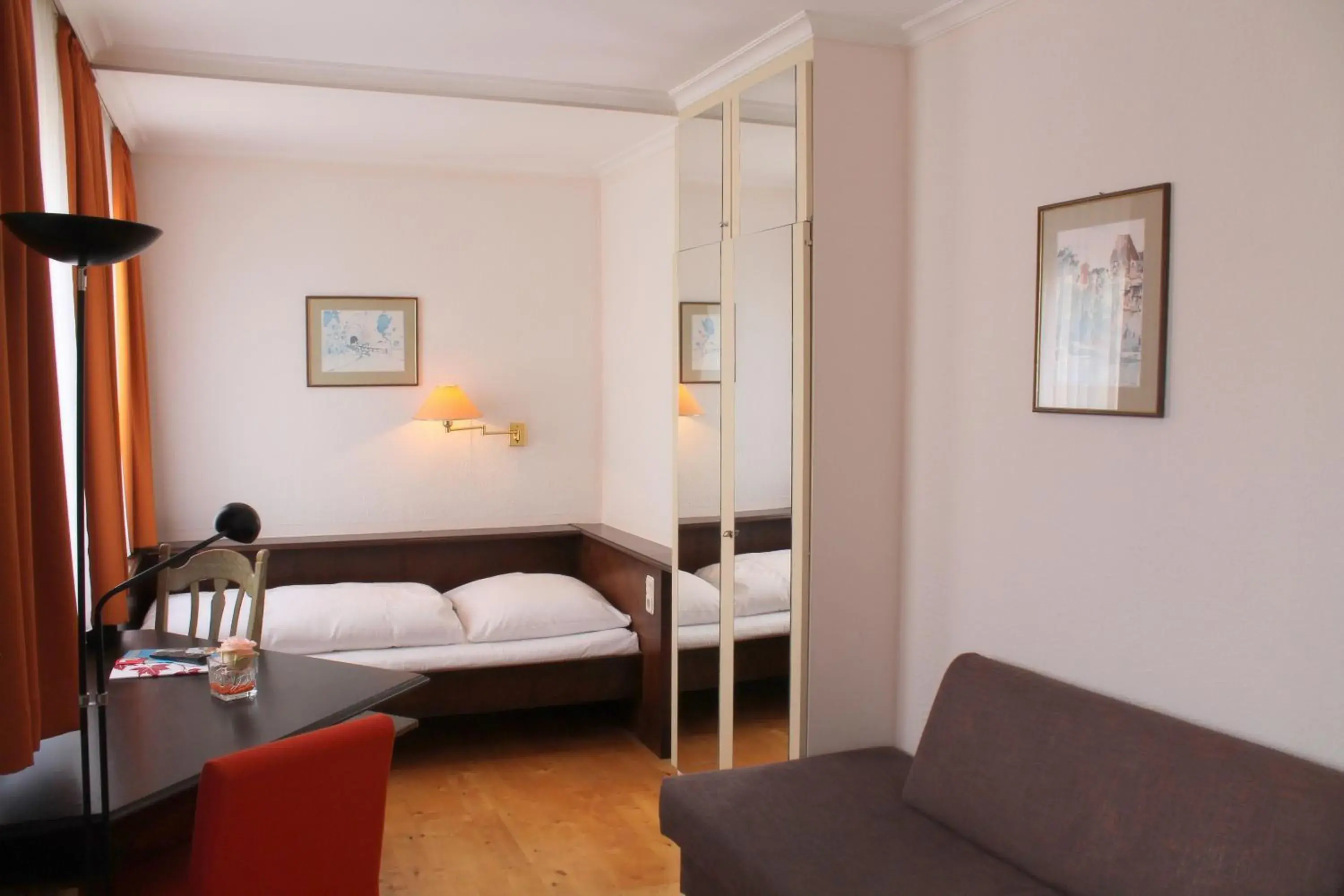 Twin Room in Steichele Hotel & Weinrestaurant Twin Room in Steichele Hotel & Weinrestaurant