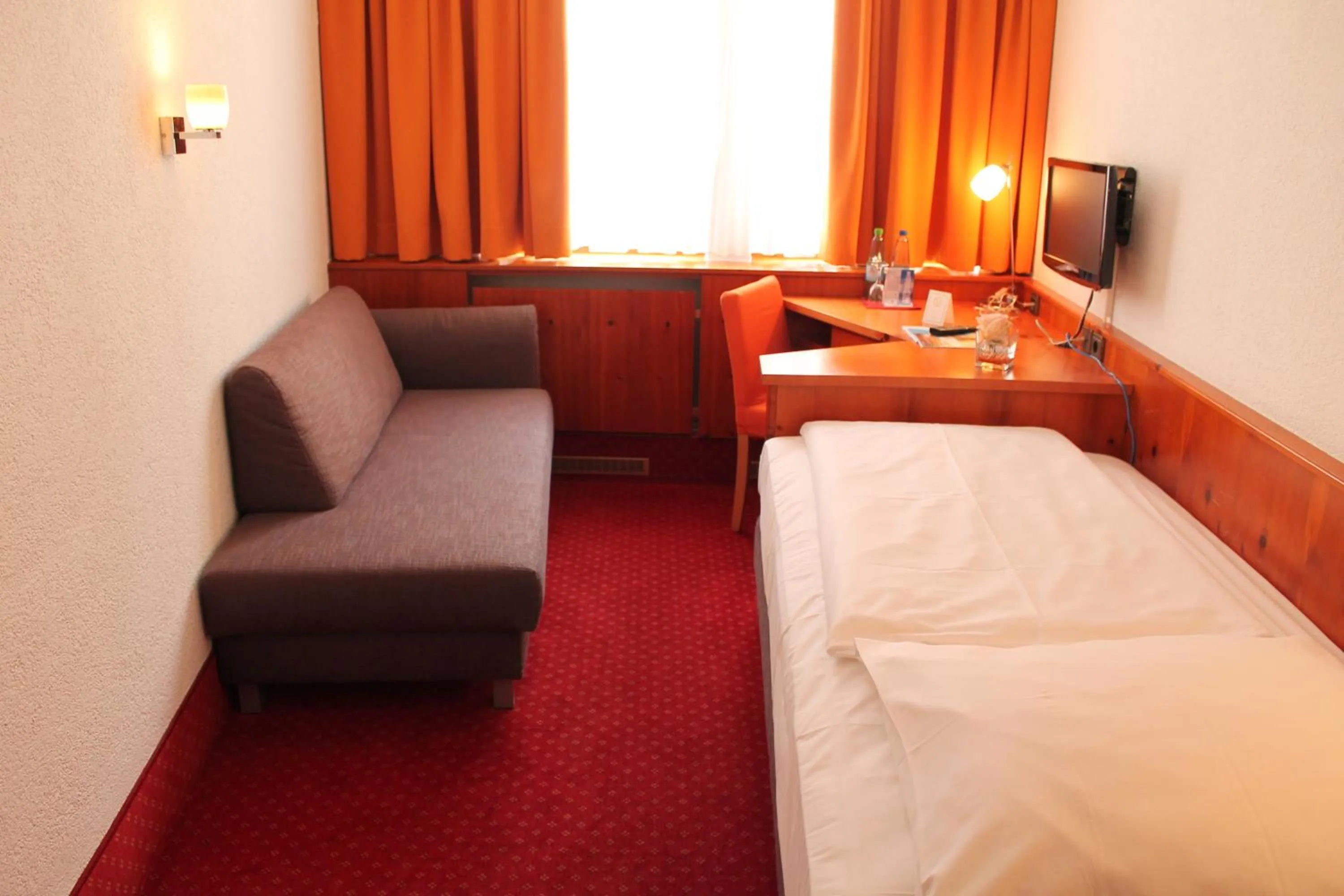 Bedroom, Bed in Steichele Hotel & Weinrestaurant