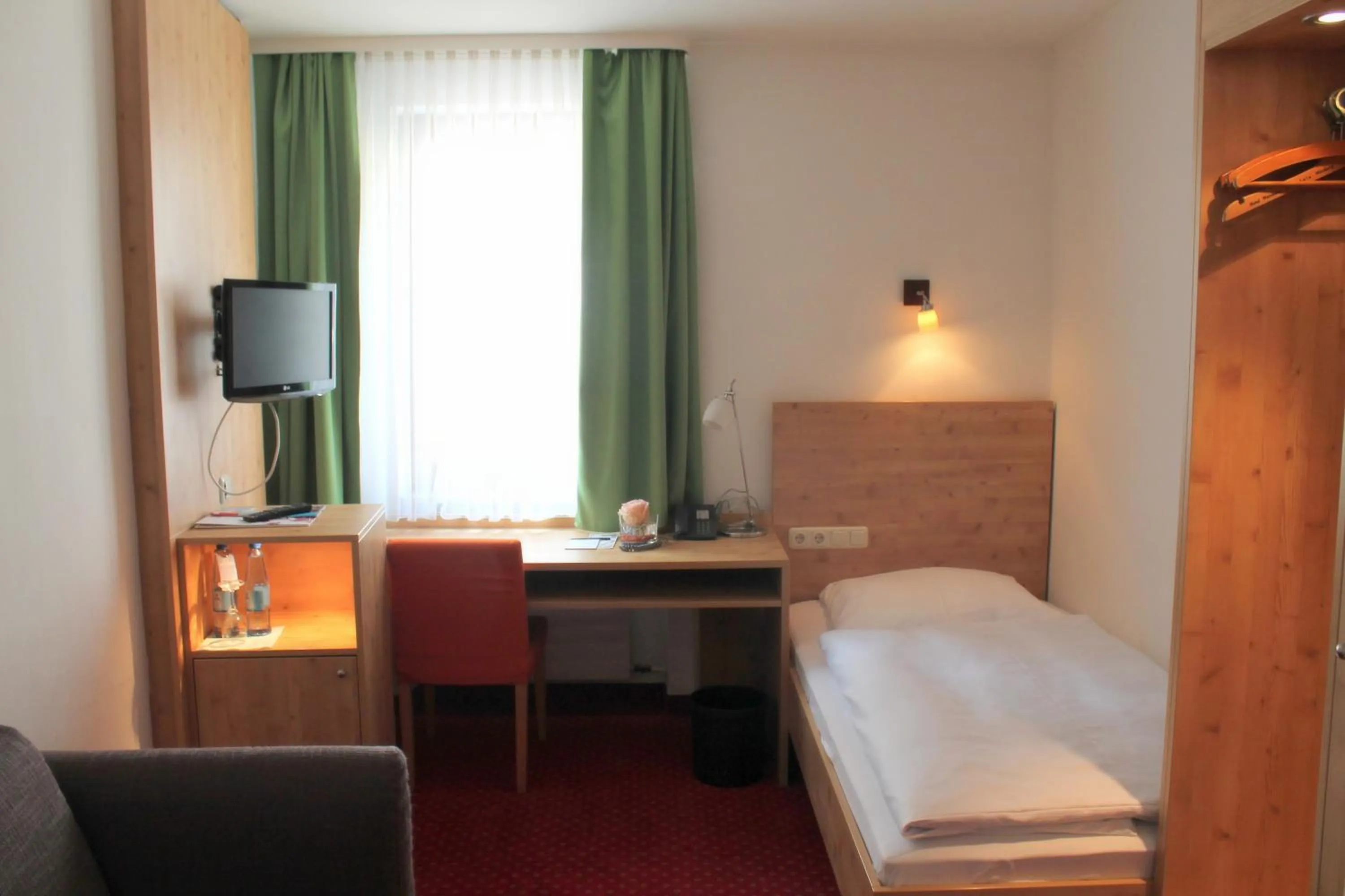 Bedroom, Bed in Steichele Hotel & Weinrestaurant