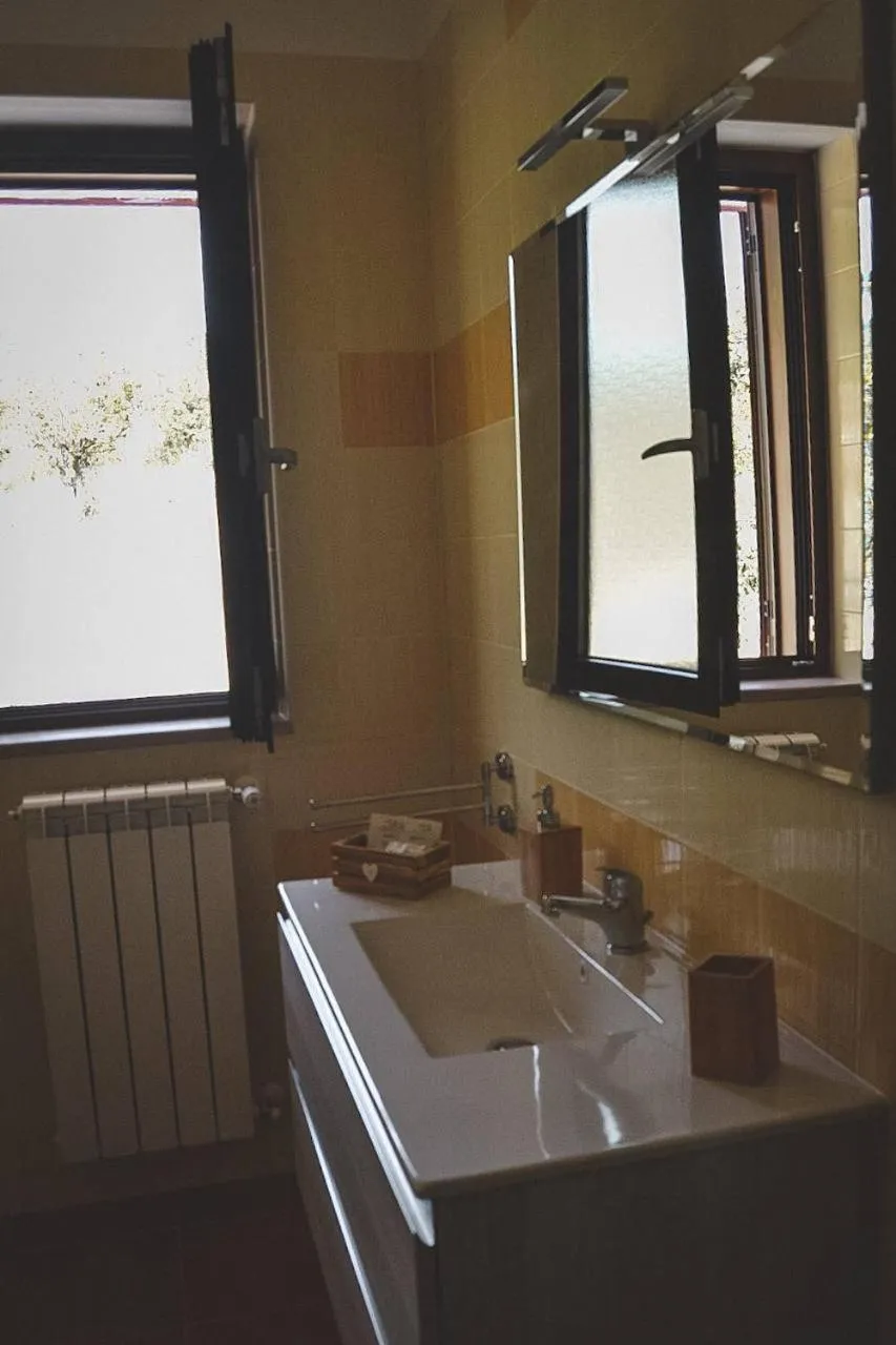 Bathroom in Le Radici Laviano