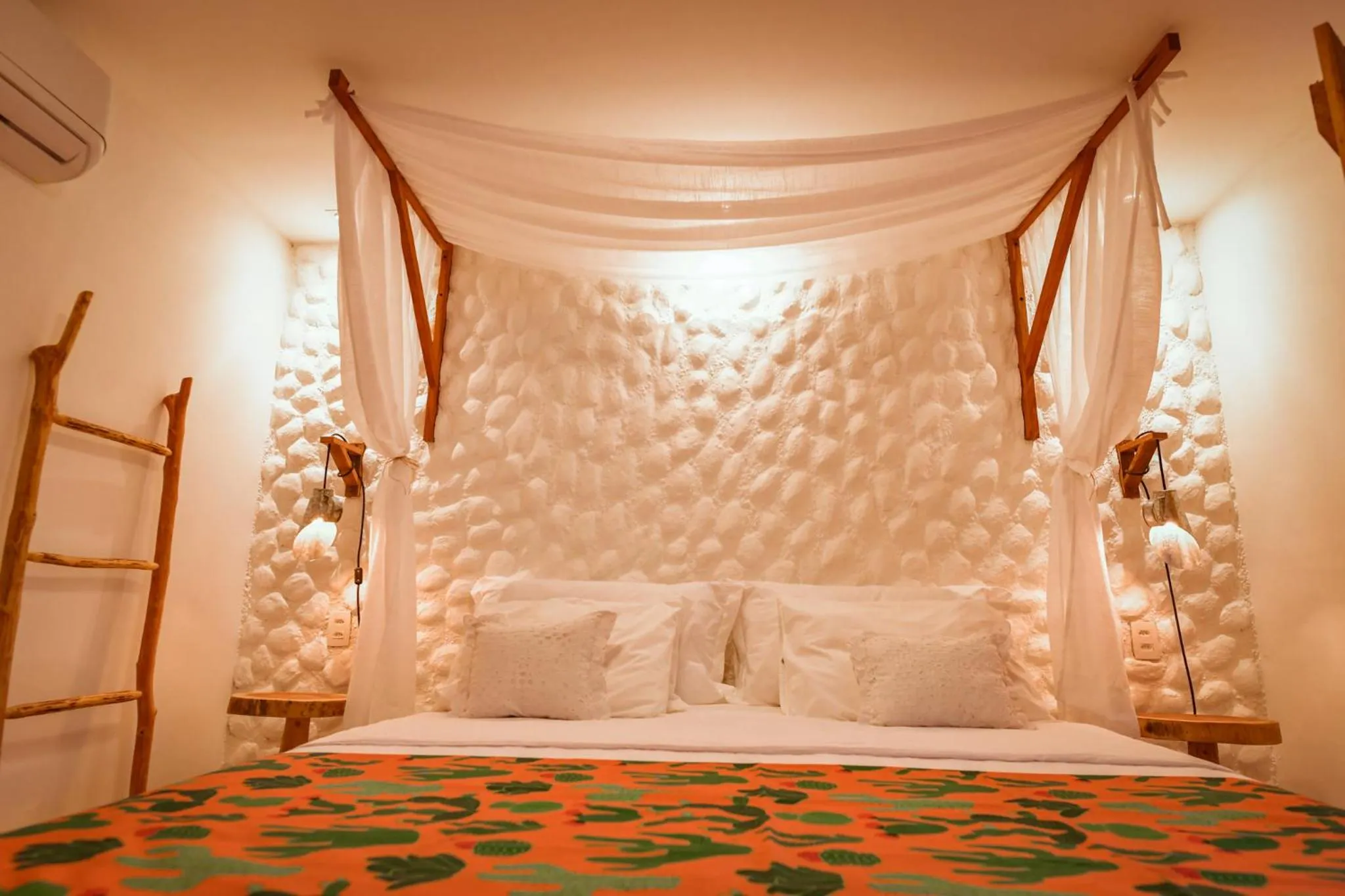 Decorative detail, Bed in EcoCharme Pousada Netuno