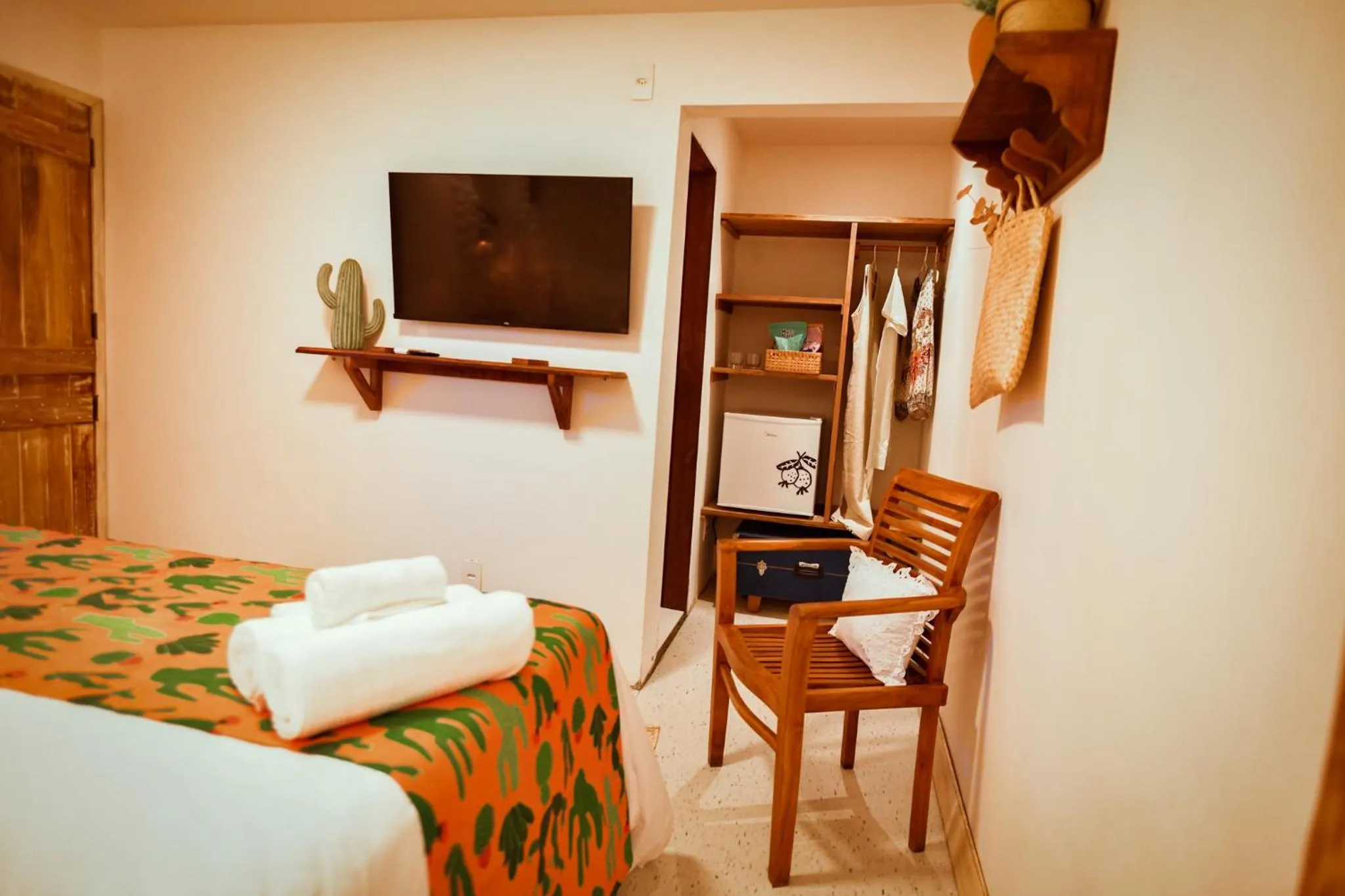 TV and multimedia, Bed in EcoCharme Pousada Netuno