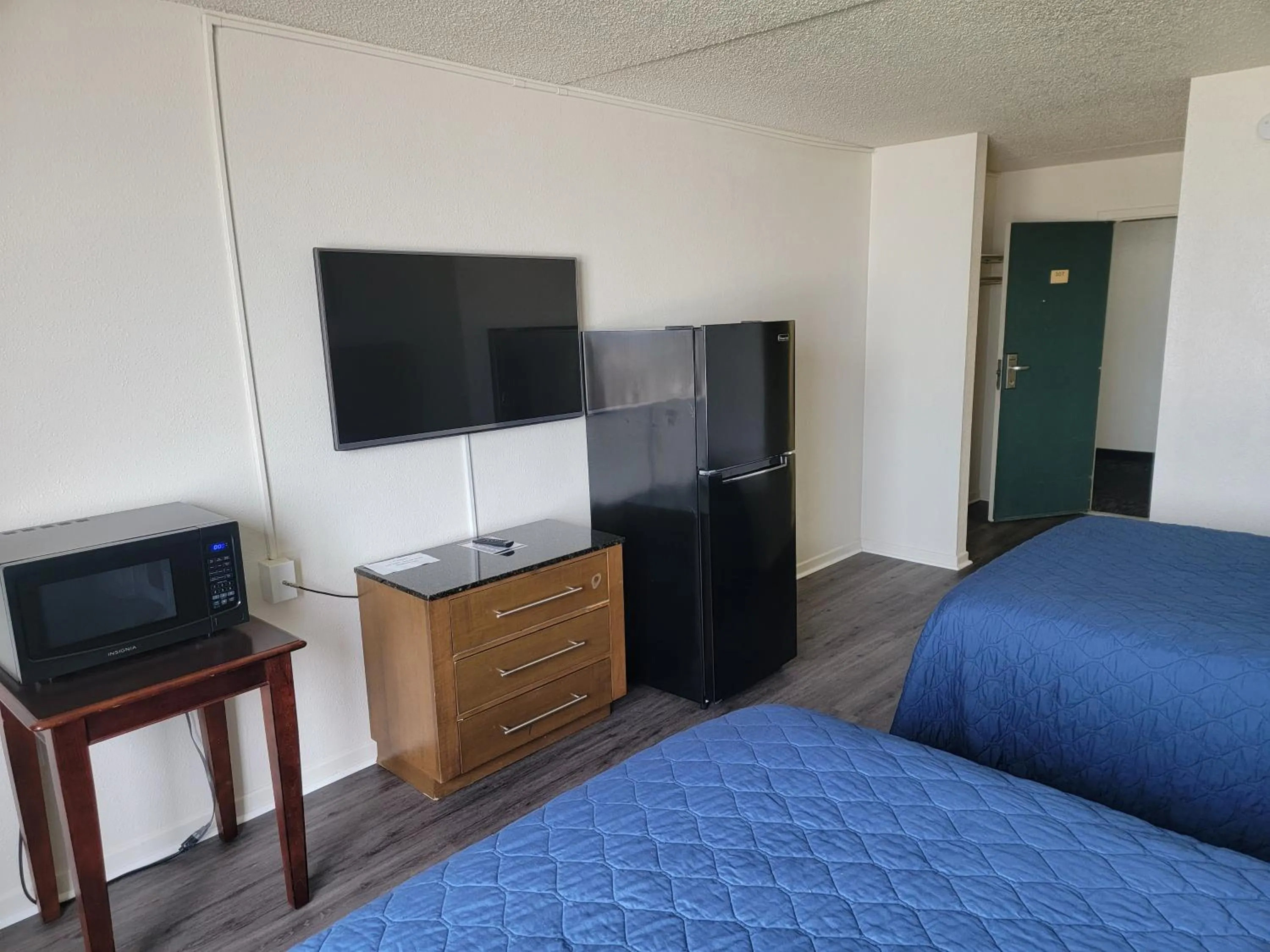 Bed in USA Economy Lodge