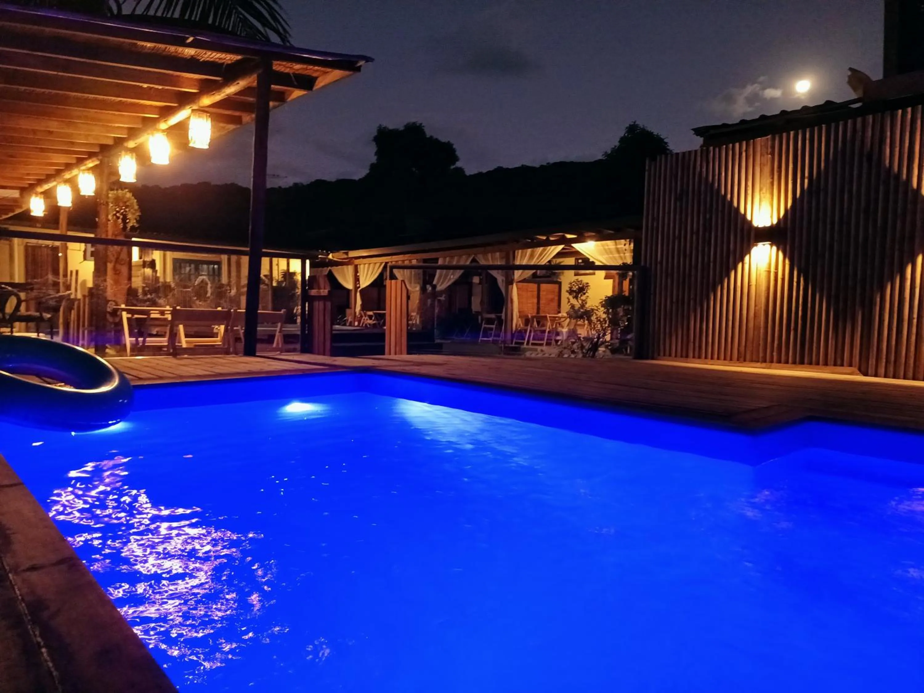 Swimming pool in Maré Alta - Guest House