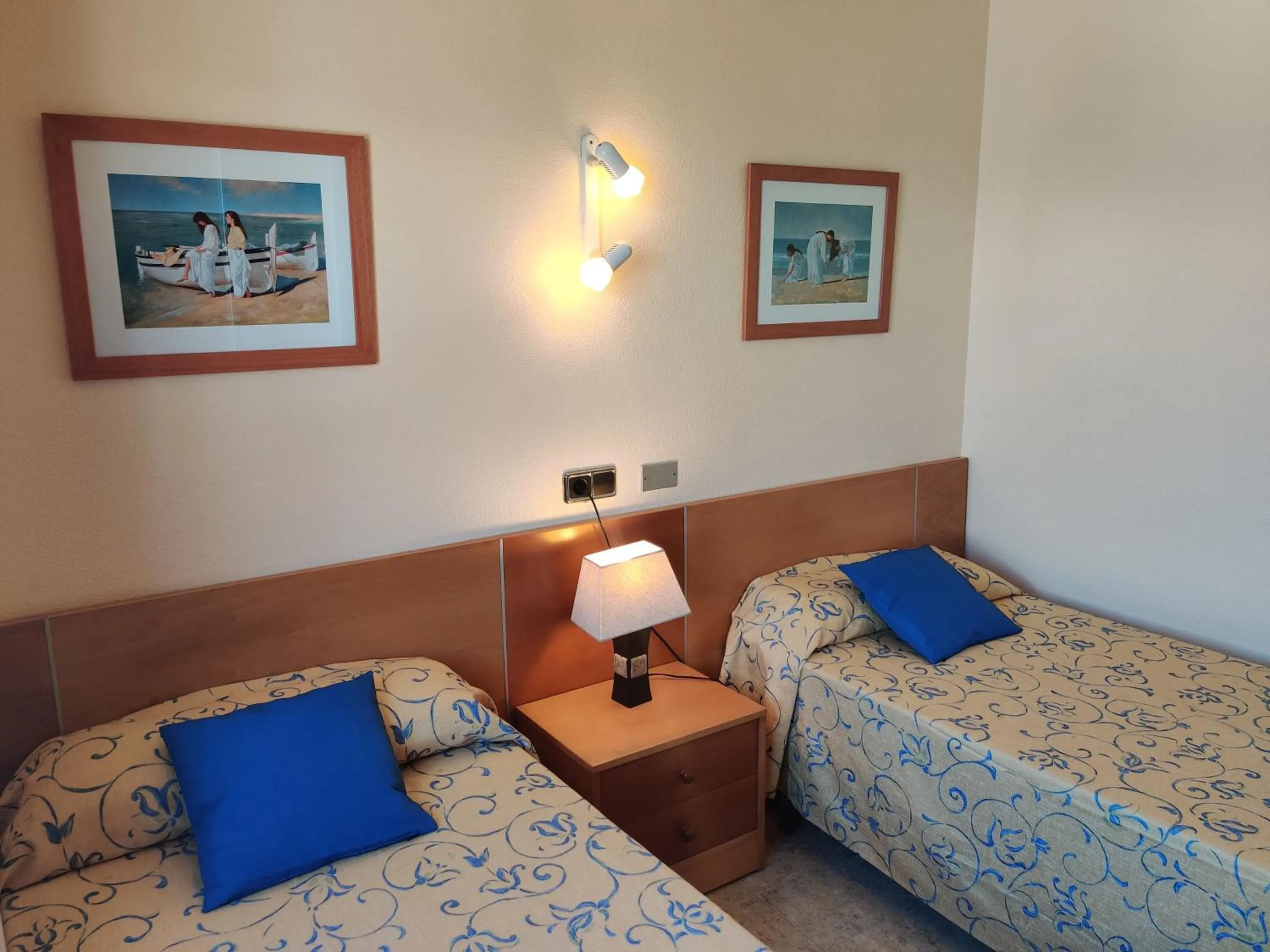 Bed in Mar Blau