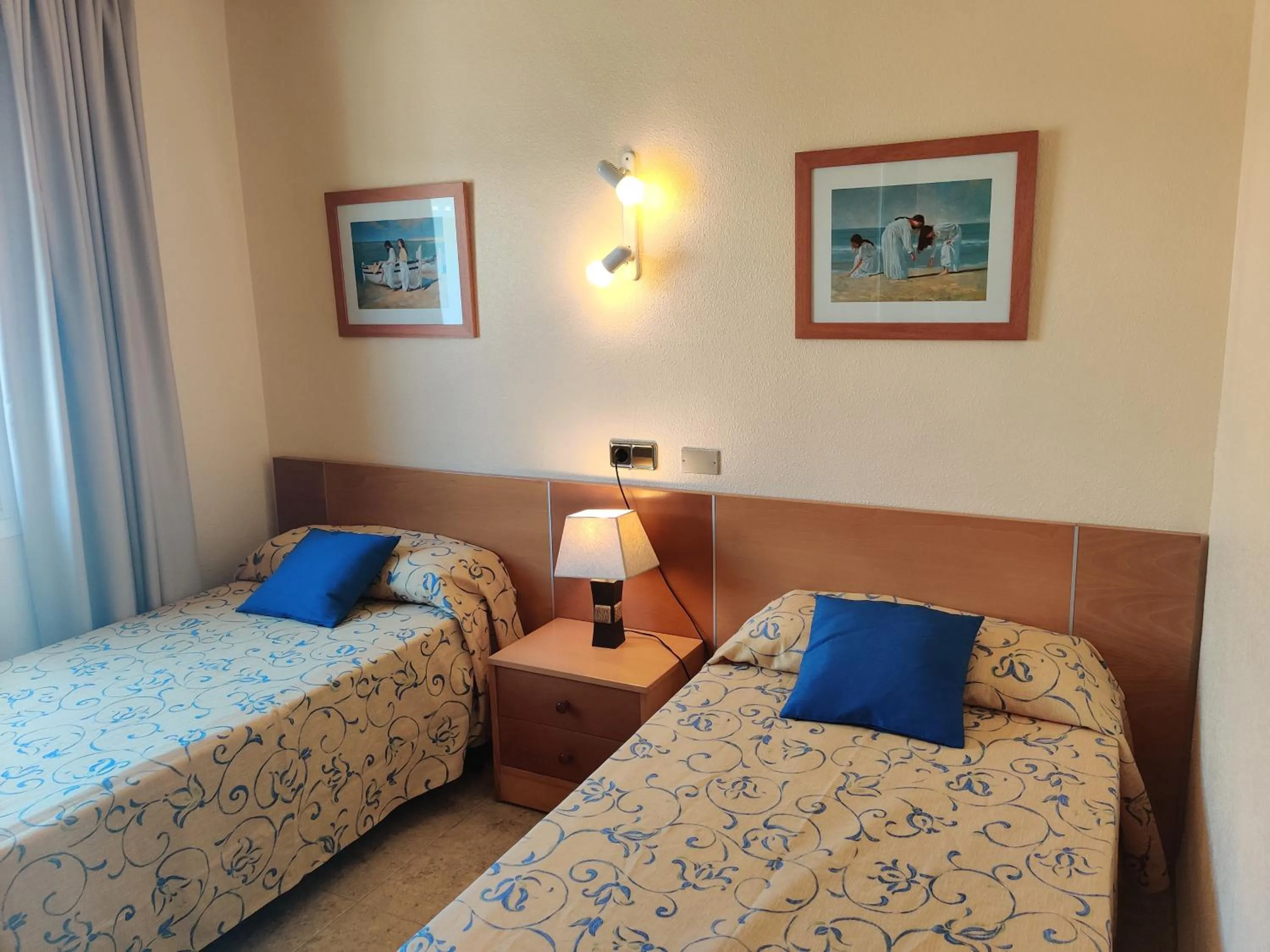 Bed in Mar Blau
