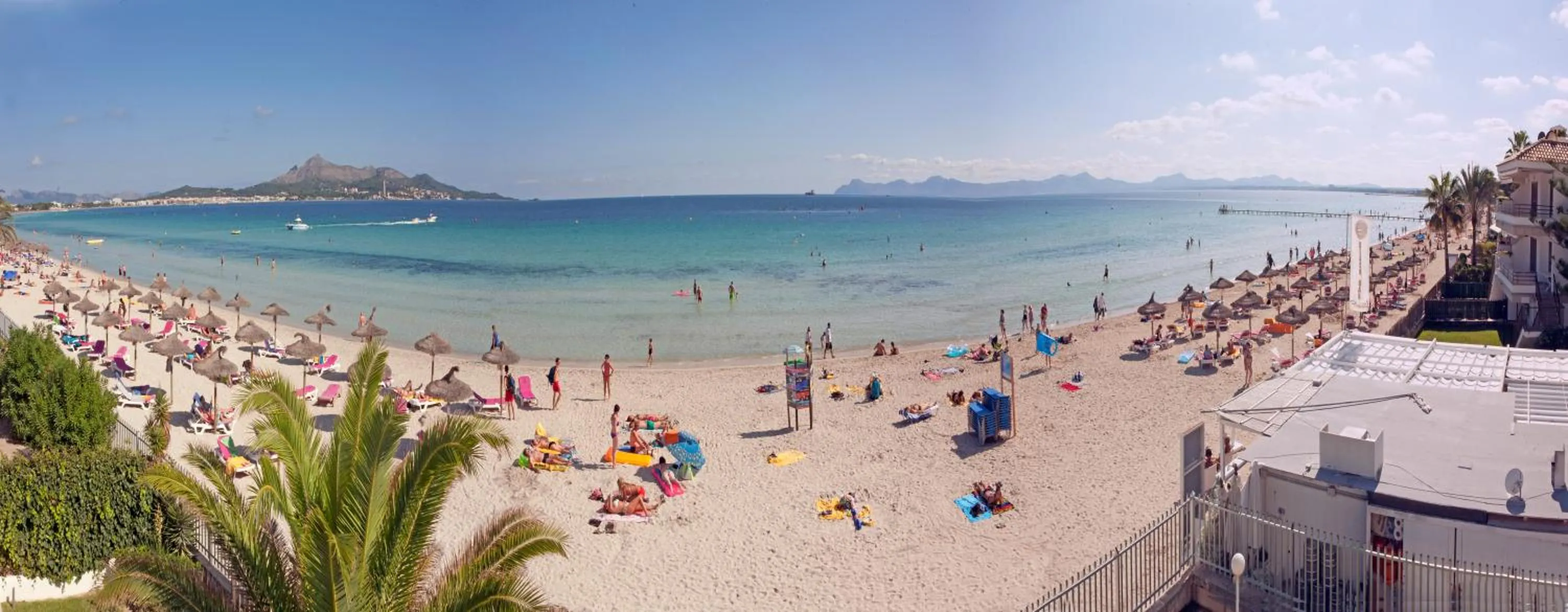Beach in Mar Blau
