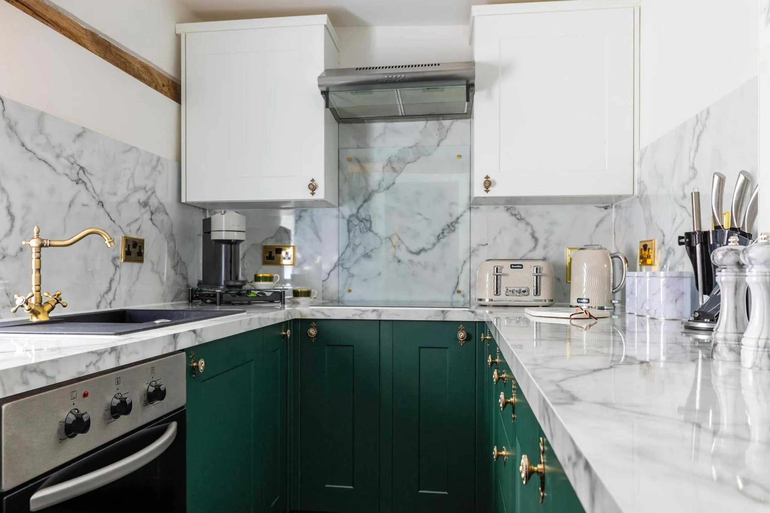 Kitchen or kitchenette in Staycations Maldon