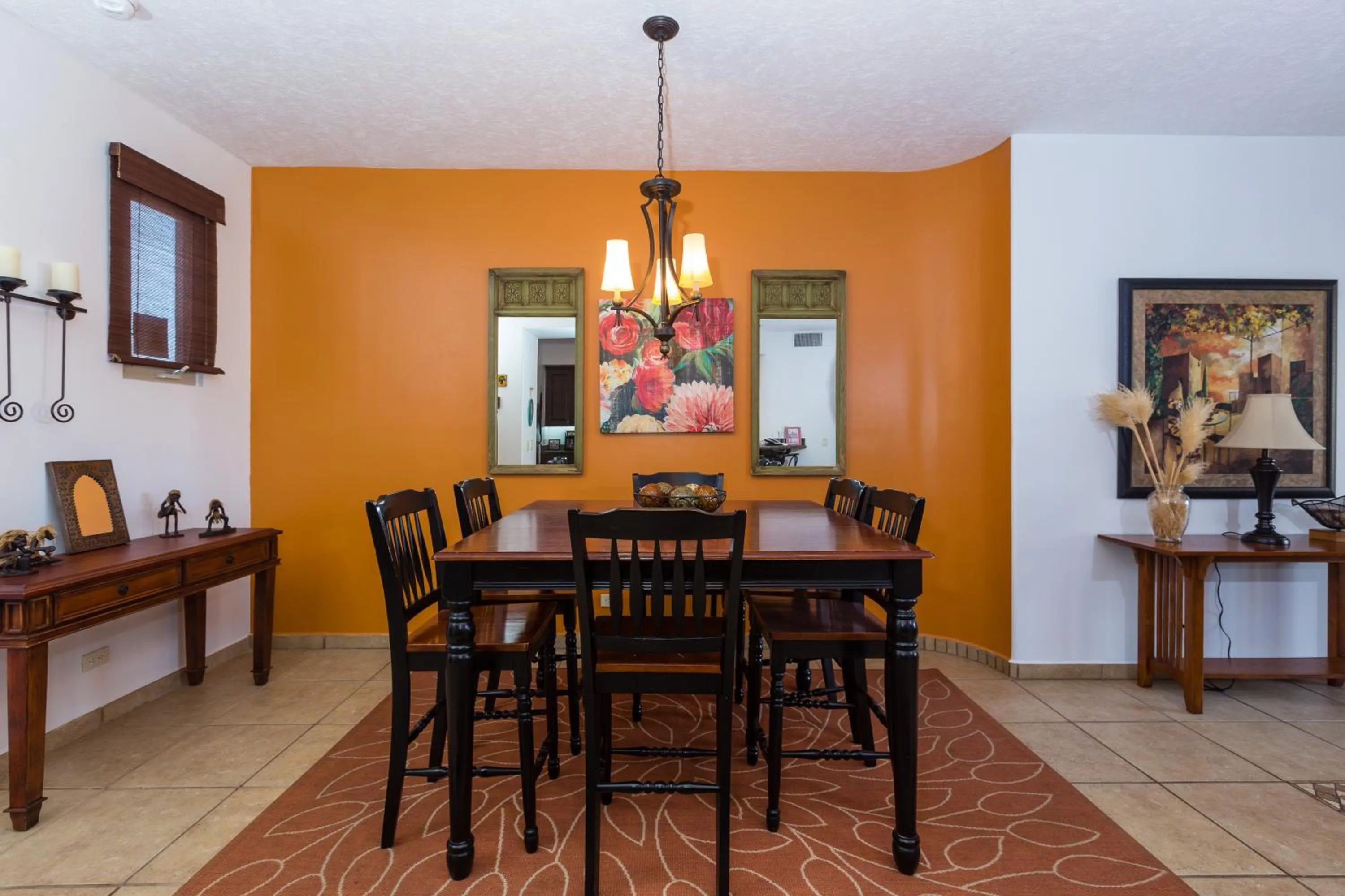 Dining area in Bella Sirena Luxury Resort 205-D