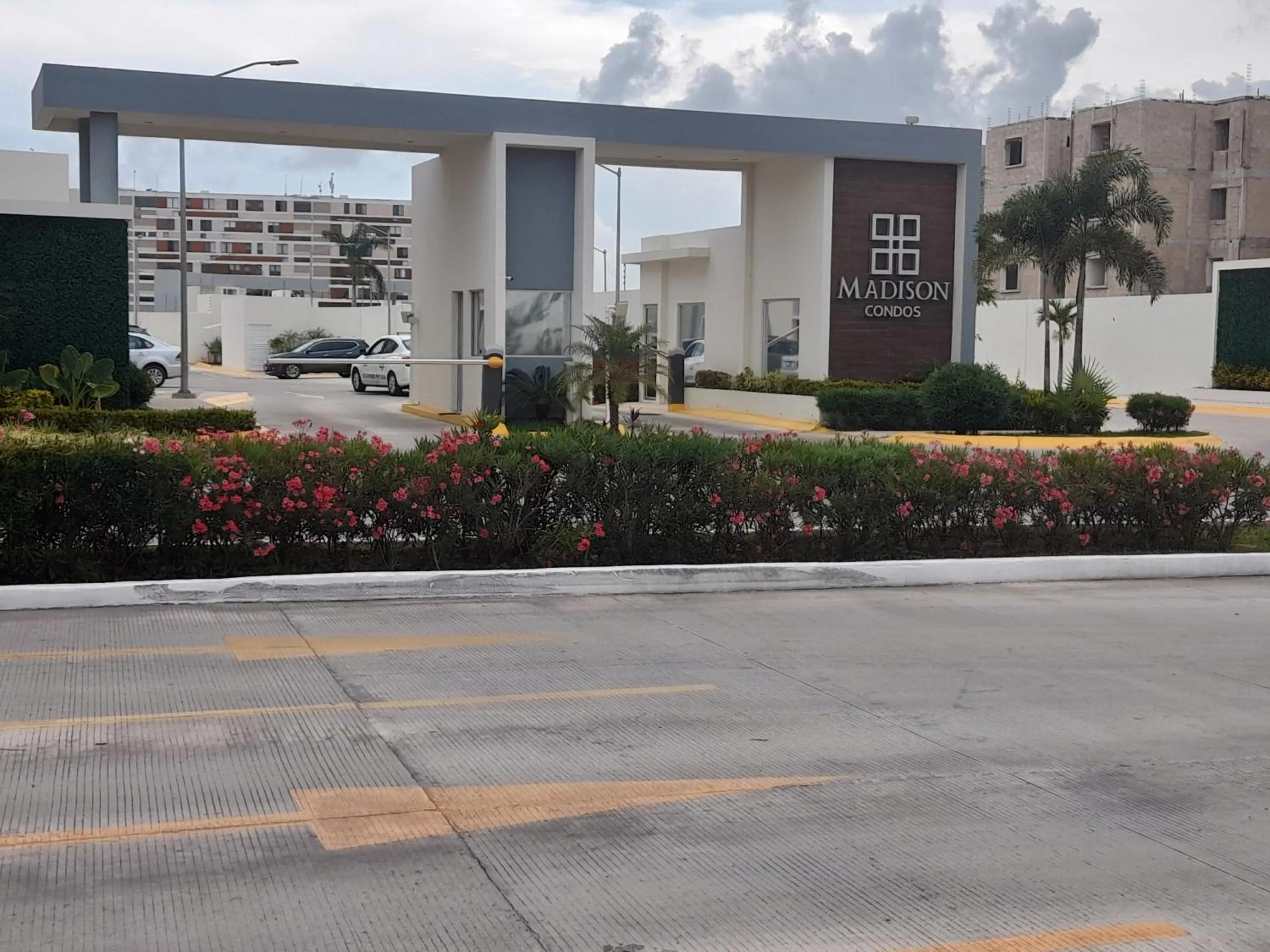 Property building in Gorgeous Apartment HOEStel Long Island!