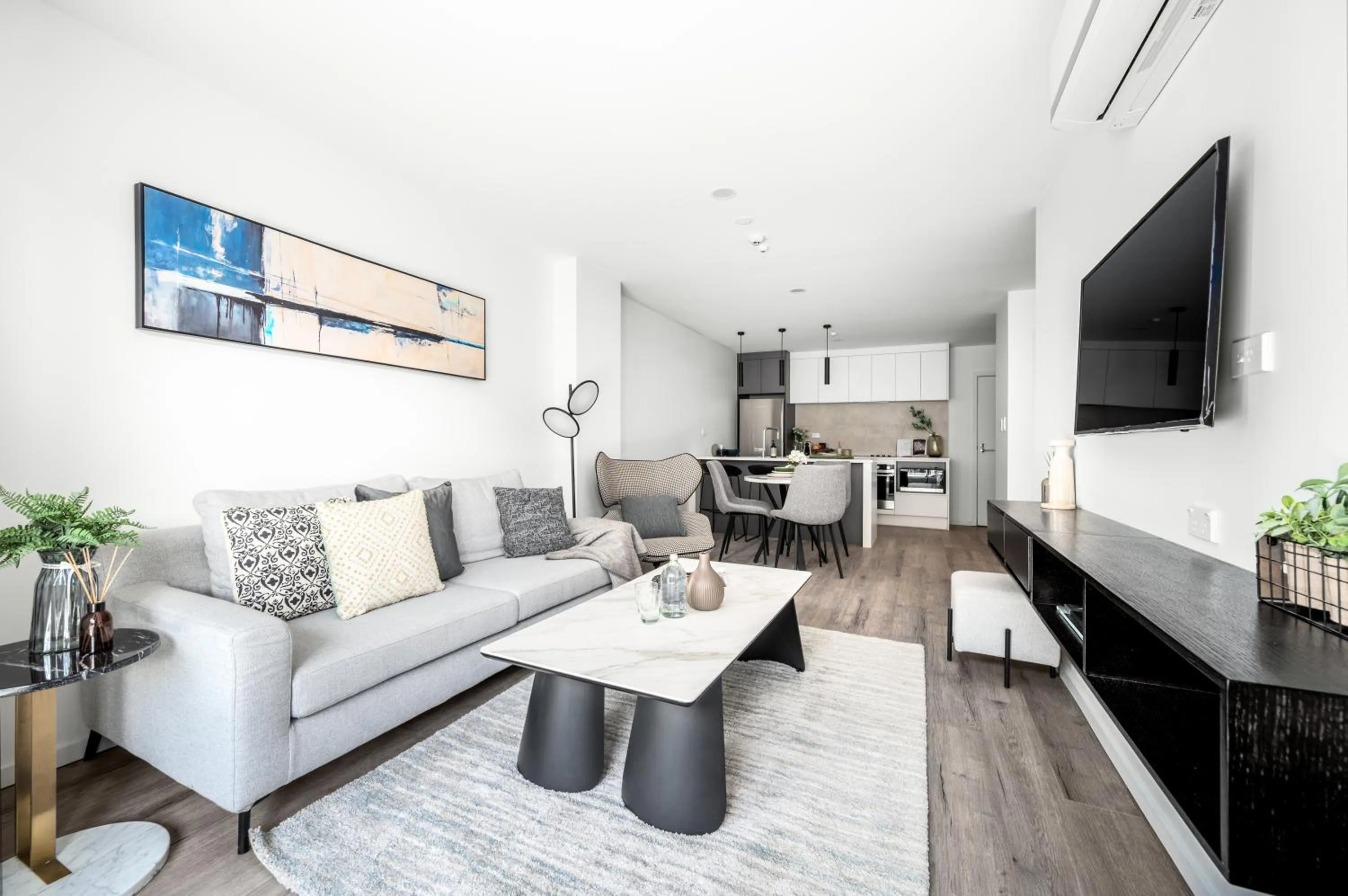 TV and multimedia in Sunrise Garden Suites