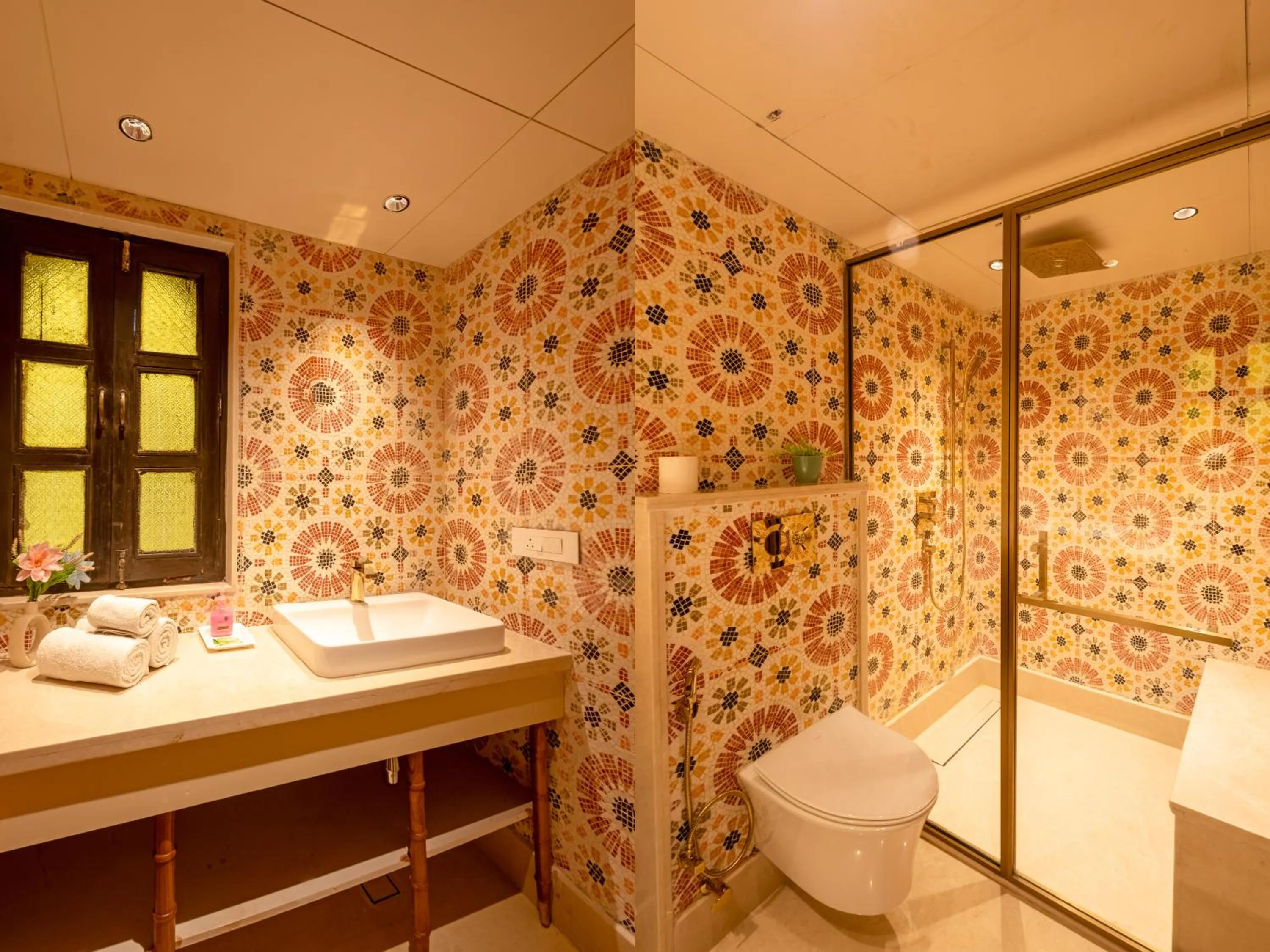 Bathroom, Bed in Jyoti Mahal - A Royal Heritage Hotel - Award Winning Hotel - Close to Connaught Place