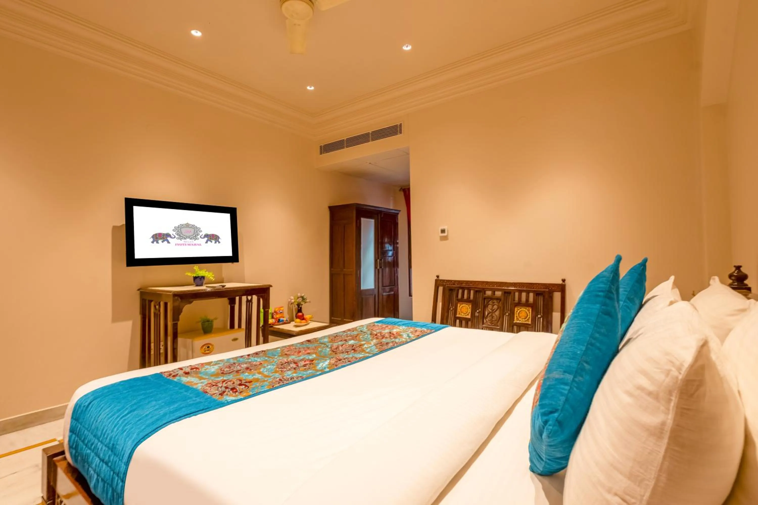 Bedroom, Bed in Jyoti Mahal - A Royal Heritage Hotel - Award Winning Hotel - Close to Connaught Place