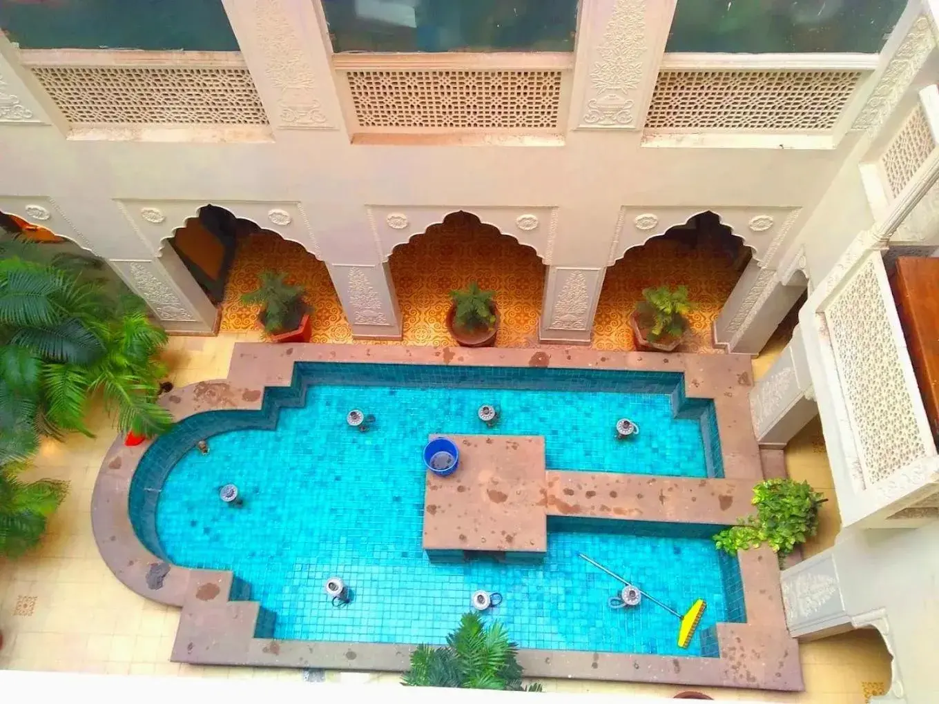 Property building in Jyoti Mahal - A Newly Renovated Heritage Hotel in the Centre of Delhi - Near New Railway Station & Connaught Place Property building in Jyoti Mahal - A Newly Renovated Heritage Hotel in the Centre of Delhi - Near New Railway Station & Connaught Place