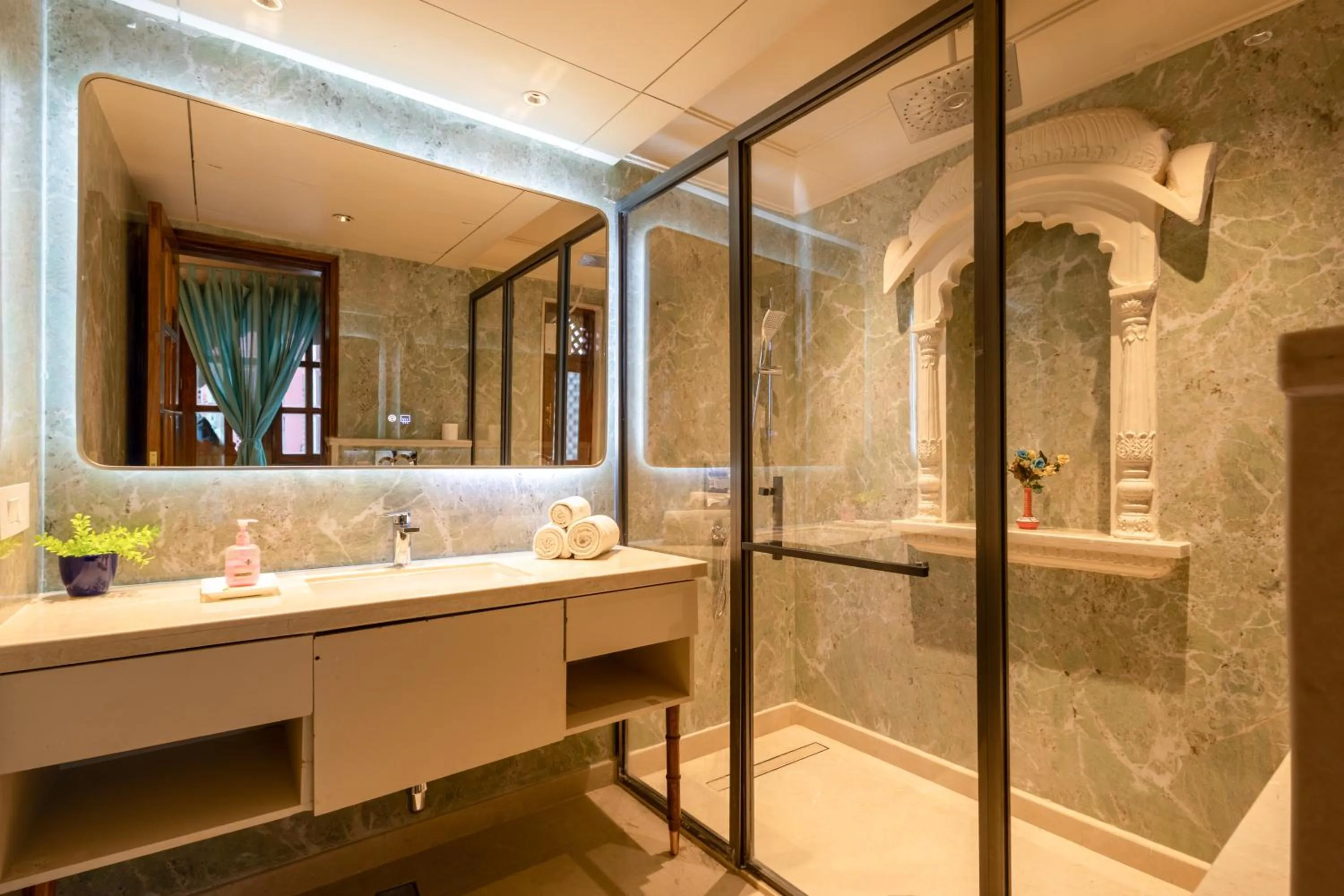 Bathroom in Jyoti Mahal - A Royal Heritage Hotel - Award Winning Hotel - Close to Connaught Place