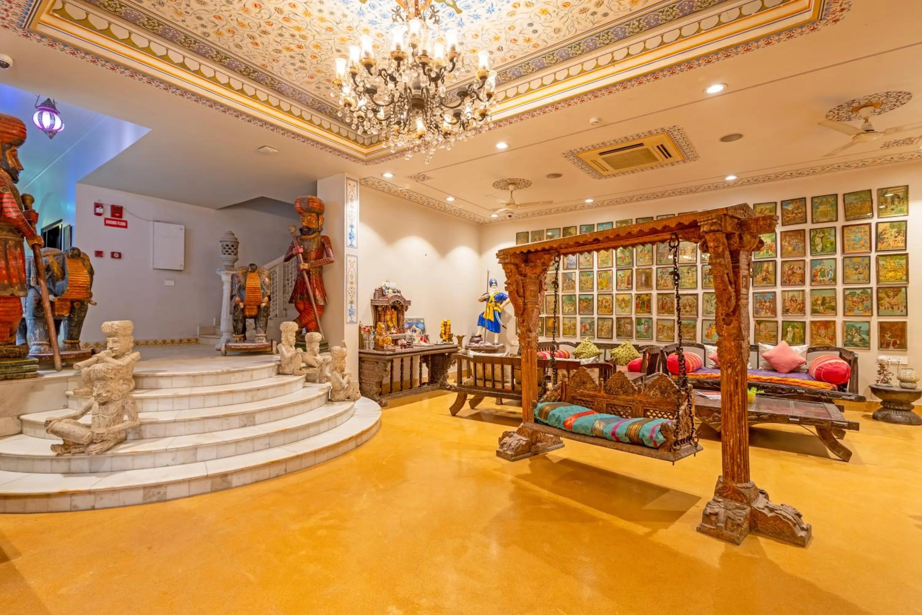 Lobby or reception in Jyoti Mahal - A Royal Heritage Hotel - Award Winning Hotel - Close to Connaught Place