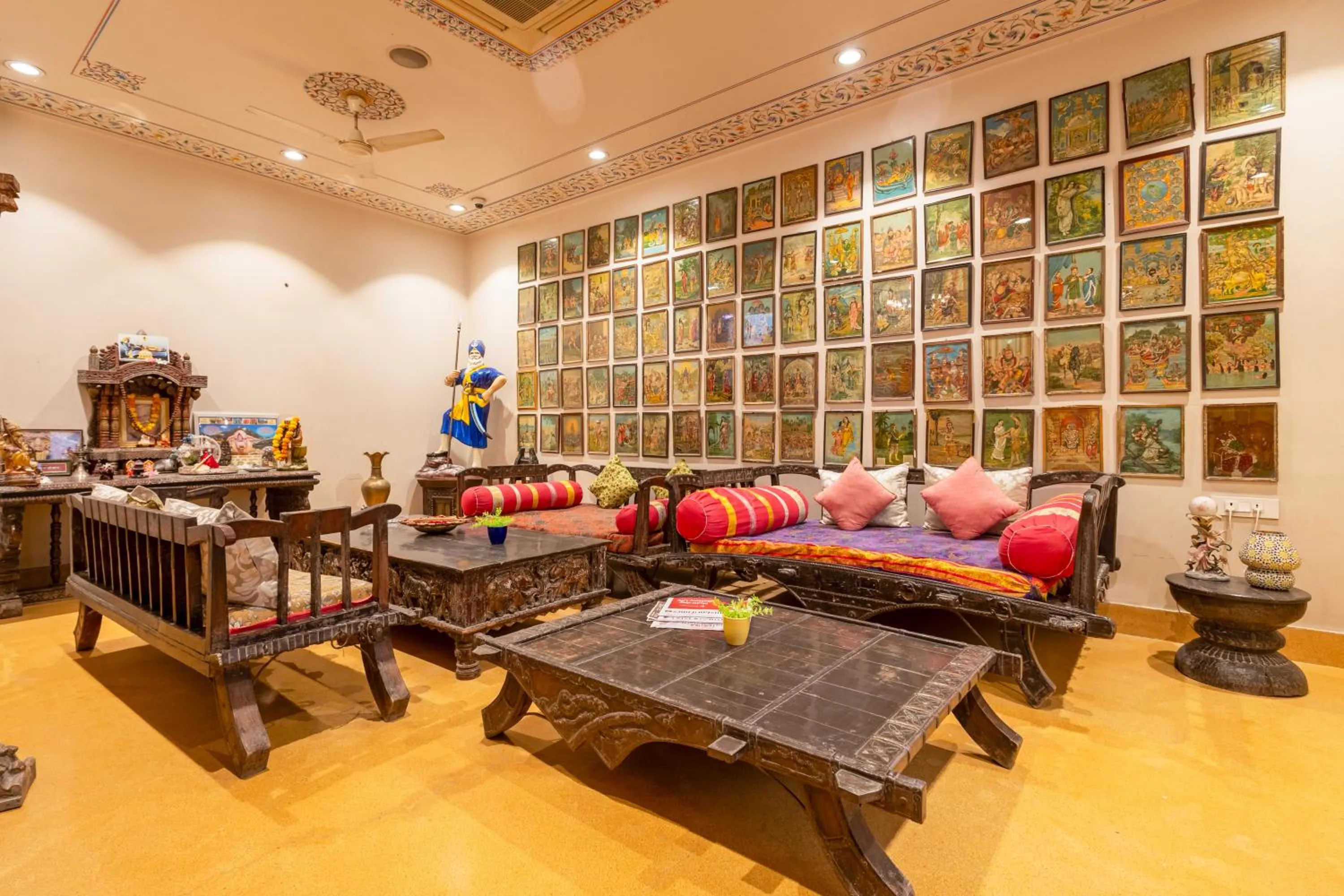 Lobby or reception in Jyoti Mahal - A Royal Heritage Hotel - Award Winning Hotel - Close to Connaught Place