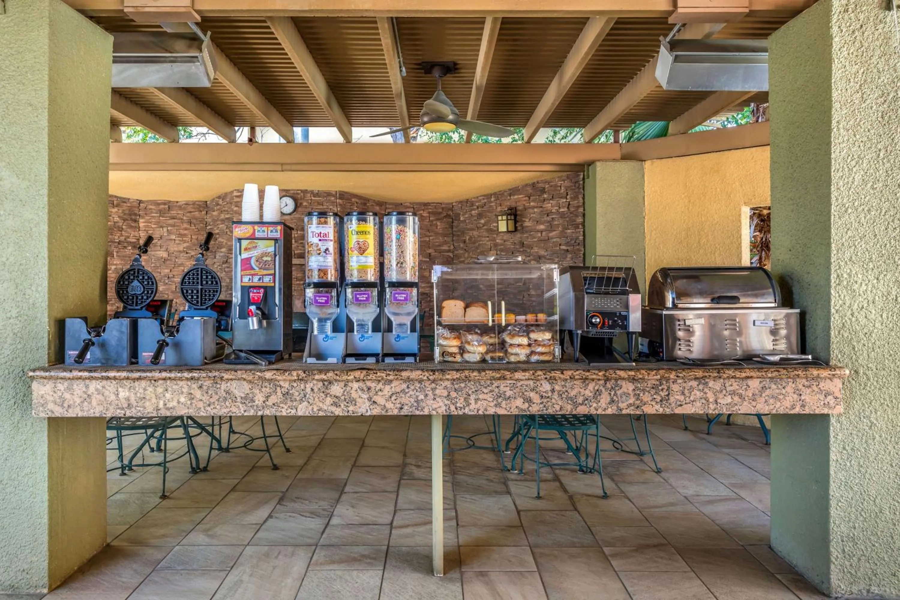 Breakfast in Best Western Inn at Palm Springs