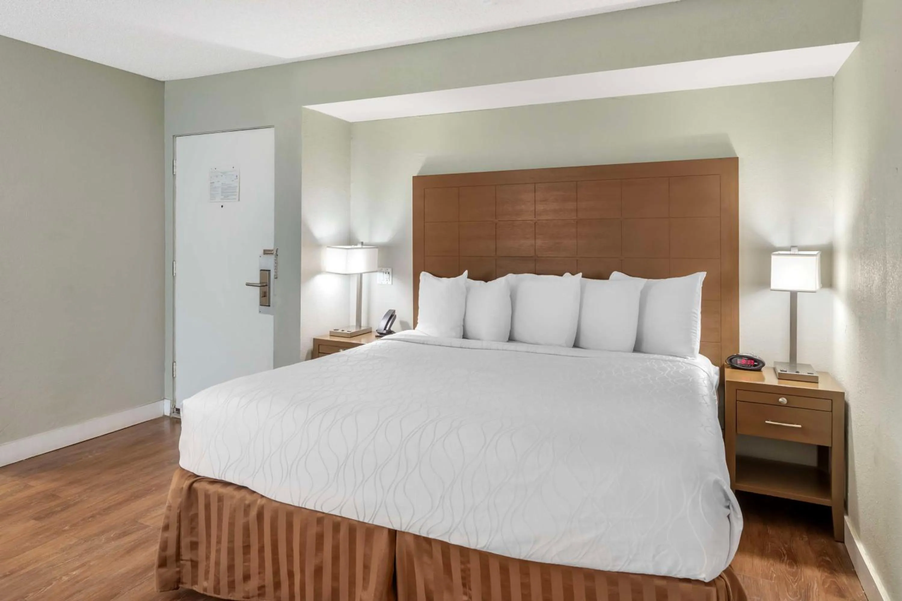 Bedroom, Bed in Best Western Inn at Palm Springs