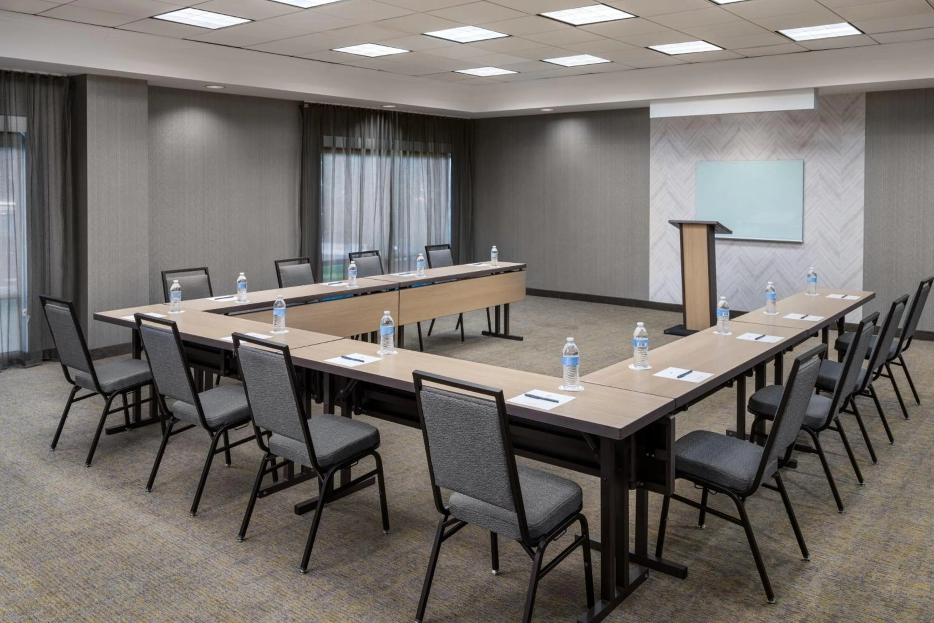 Meeting/conference room in SpringHill Suites by Marriott Newark International Airport