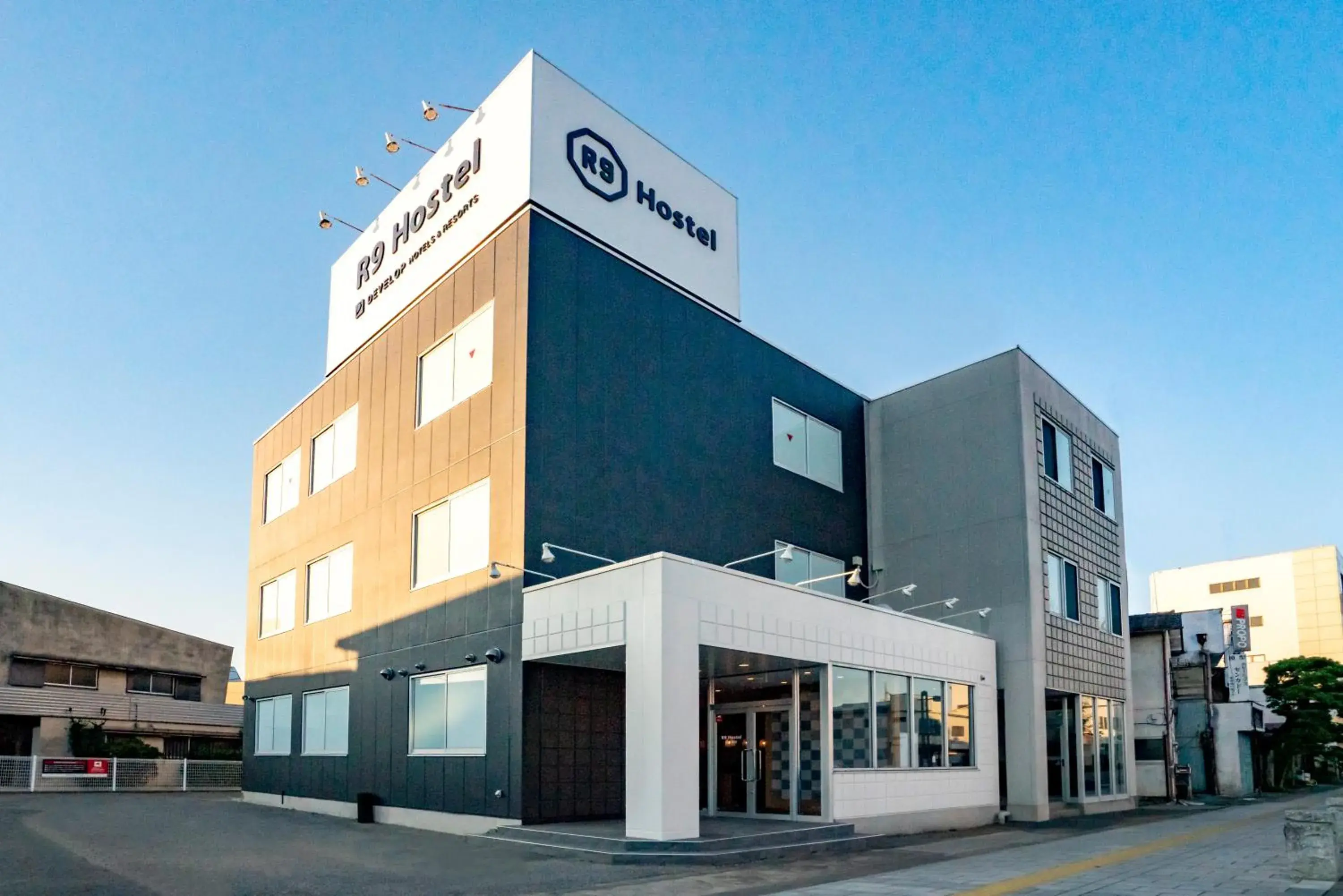 R9 Hostel Tochigi Ekimae - Male Only R9 Hostel Tochigi Ekimae - Male Only