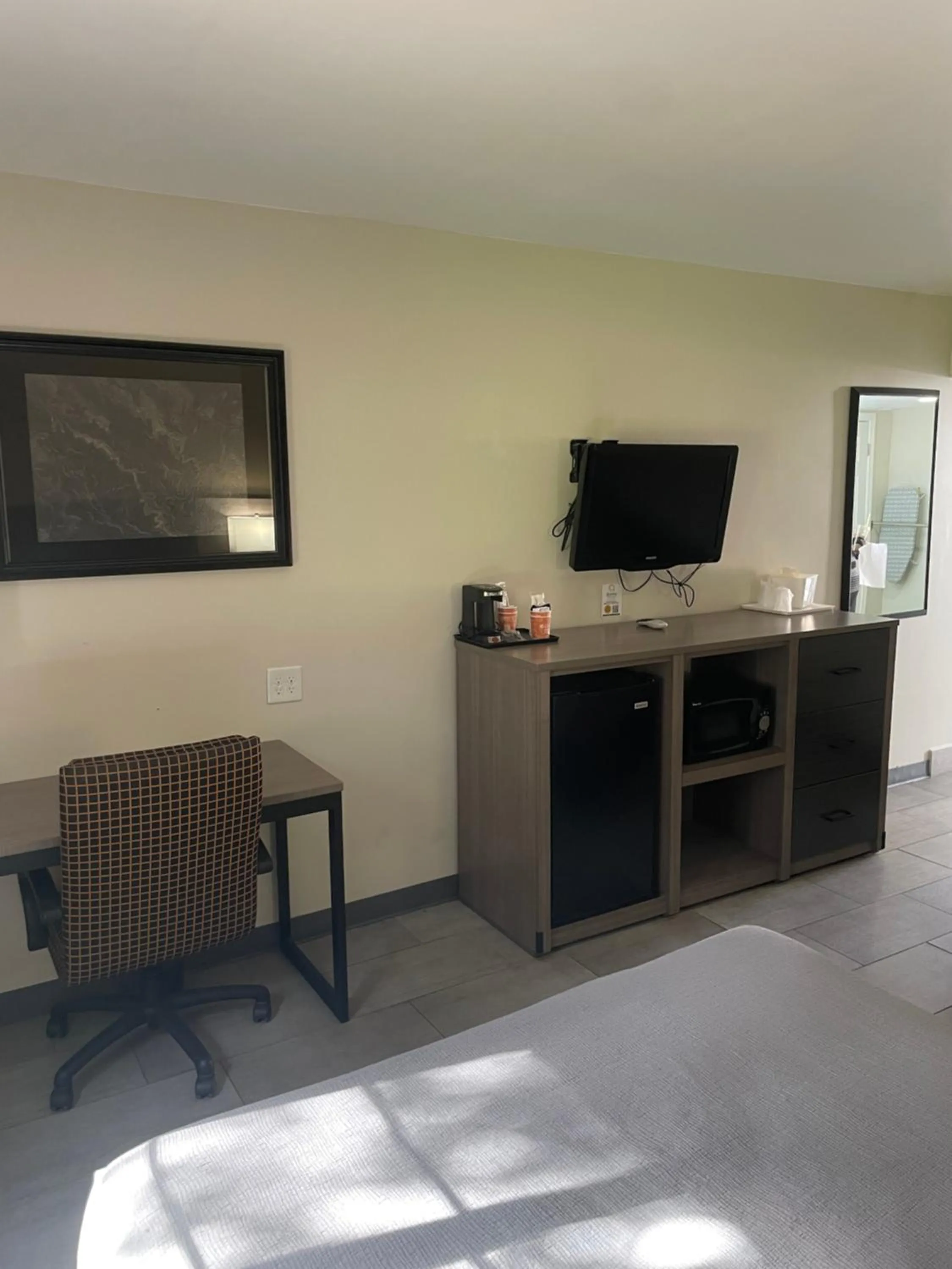 TV and multimedia in Quality Inn & Suites Goodyear - Phoenix West